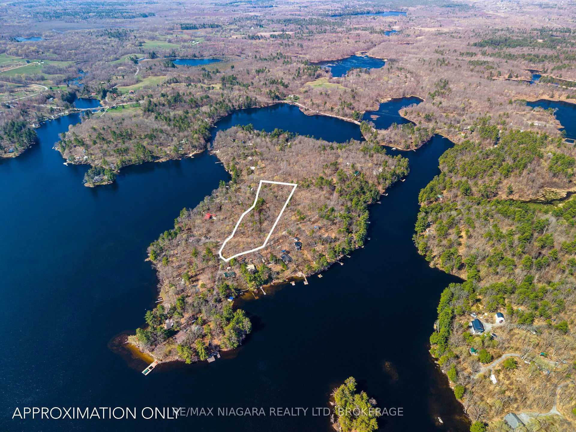 Photo 5 of 127 Oak Shores Lane, Frontenac, Frontenac South — HOMEH