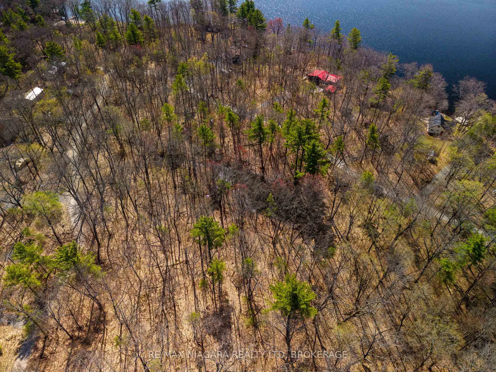 Photo 10 of 127 Oak Shores Lane, Frontenac, Frontenac South — HOMEH