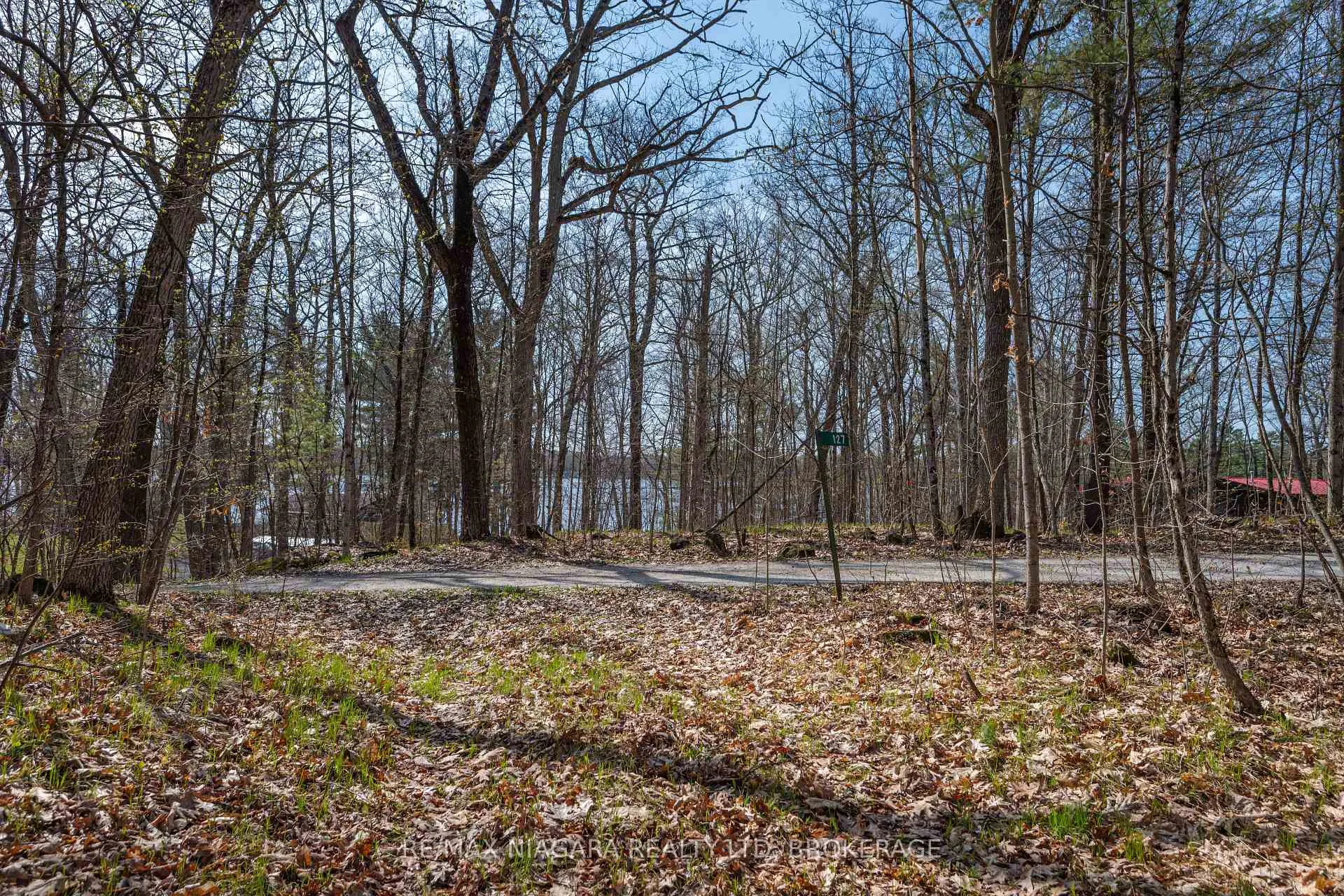 Photo 17 of 127 Oak Shores Lane, Frontenac, Frontenac South — HOMEH