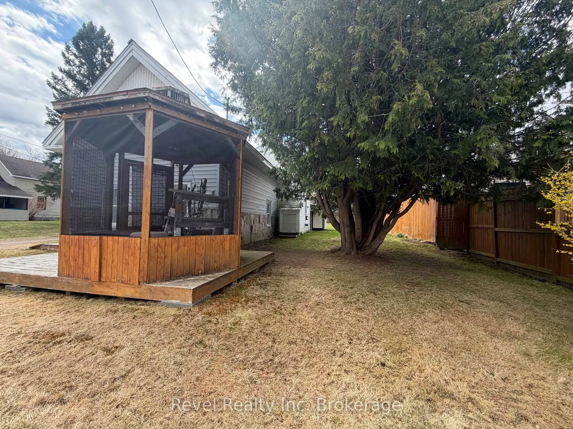 Photo 3 of 348 Poplar Street, Mattawa — HOMEH