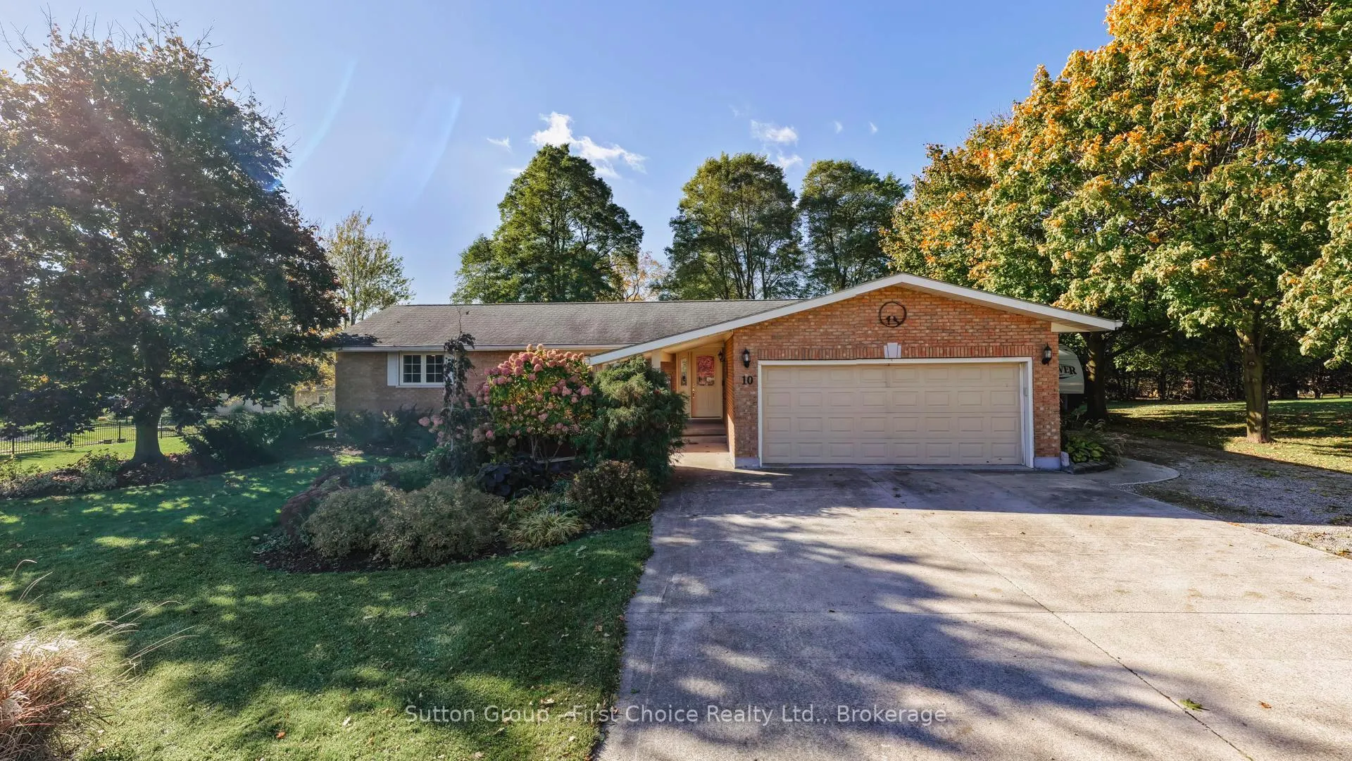 Front of 10 Bayfield Street E