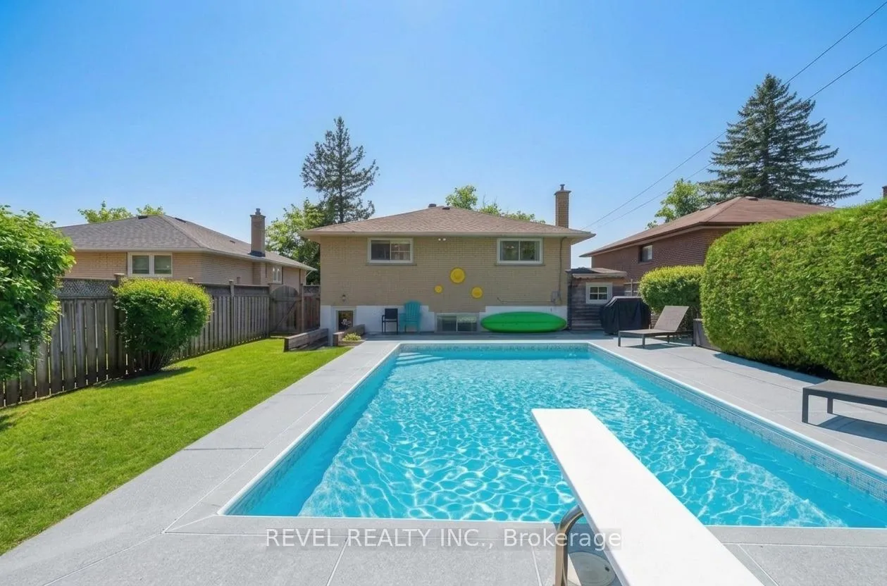 Photo 3 of 83 Keewatin Street S, Oshawa, Donevan — HOMEH