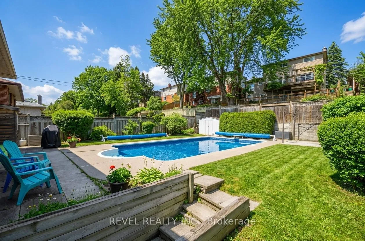 Photo 4 of 83 Keewatin Street S, Oshawa, Donevan — HOMEH