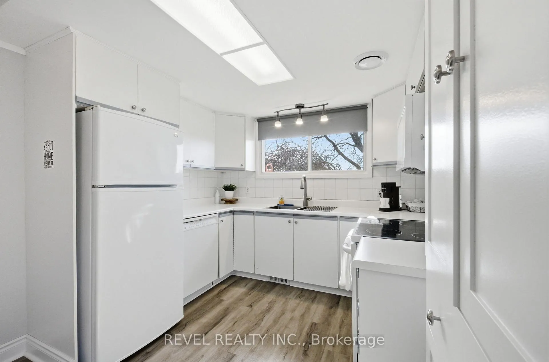 Photo 11 of 83 Keewatin Street S, Oshawa, Donevan — HOMEH