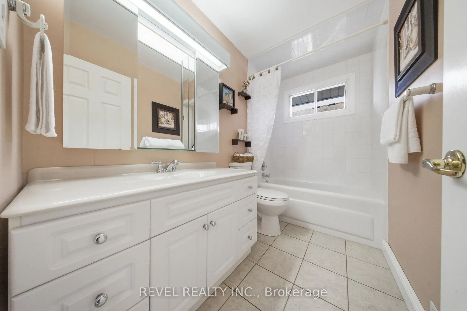 Photo 17 of 83 Keewatin Street S, Oshawa, Donevan — HOMEH