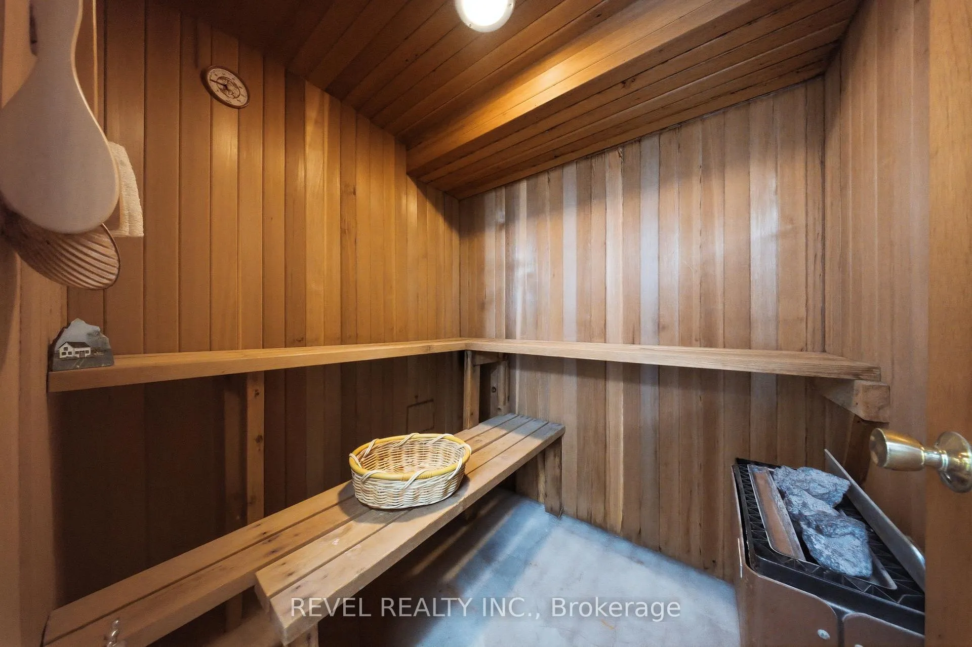 Photo 20 of 83 Keewatin Street S, Oshawa, Donevan — HOMEH