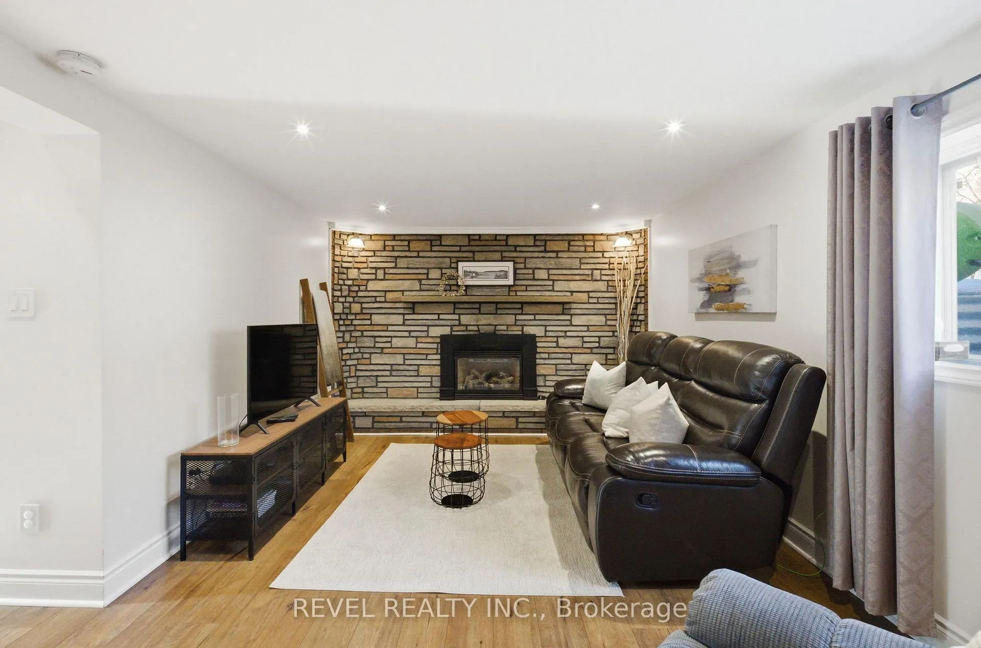 Photo 22 of 83 Keewatin Street S, Oshawa, Donevan — HOMEH