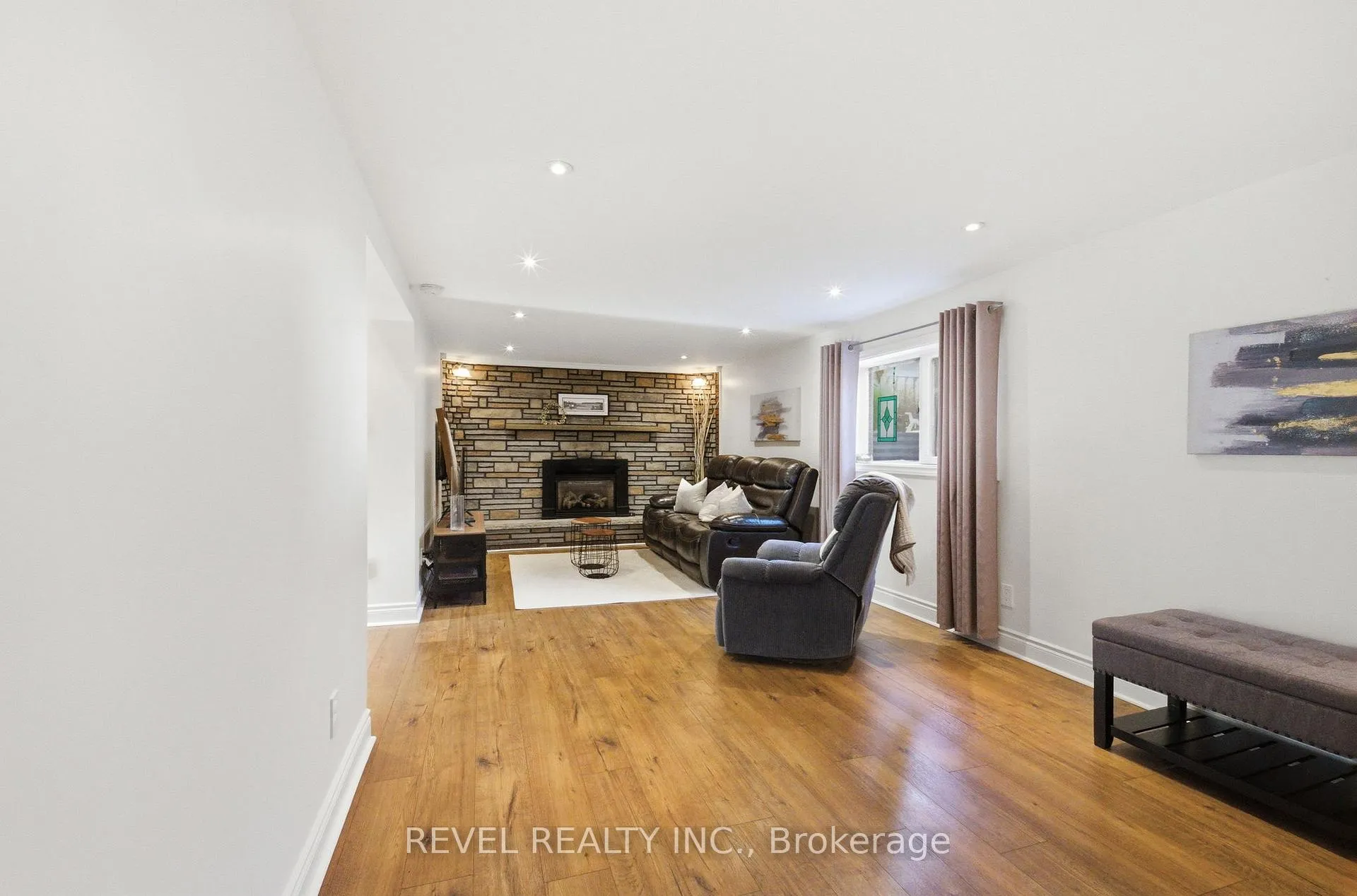 Photo 24 of 83 Keewatin Street S, Oshawa, Donevan — HOMEH