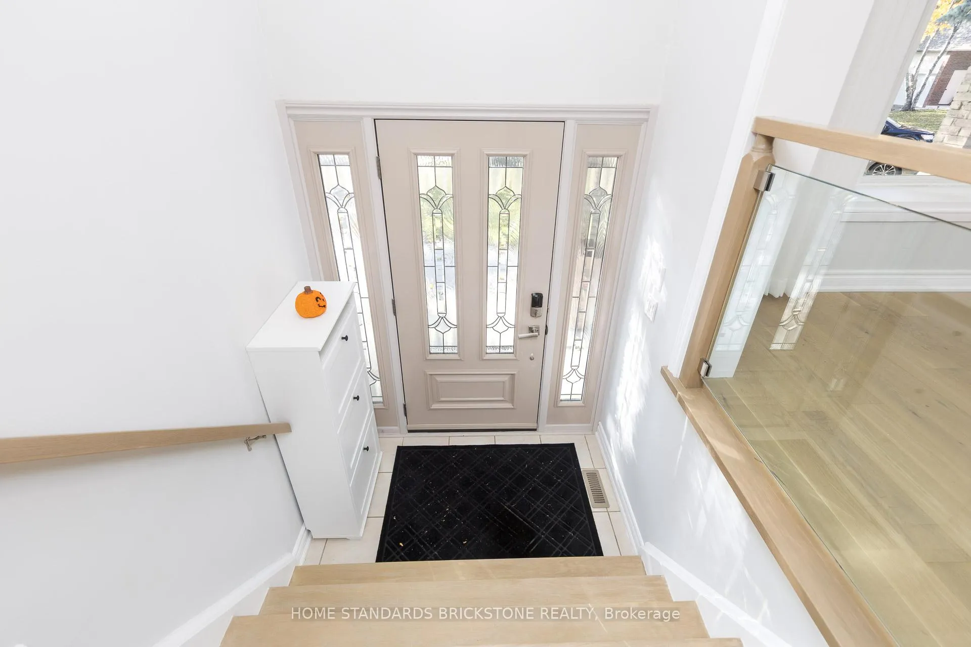 Photo 3 of 25 Hester Court, Markham, Royal Orchard — HOMEH