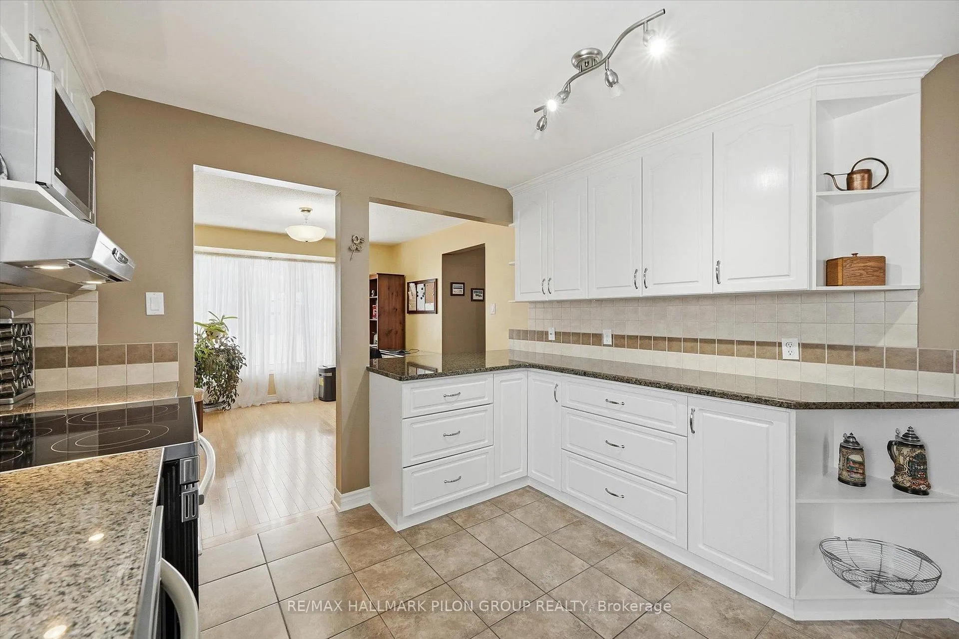 Photo 5 of 6093 Des Treflieres Gardens, Ottawa, Chapel Hill — HOMEH
