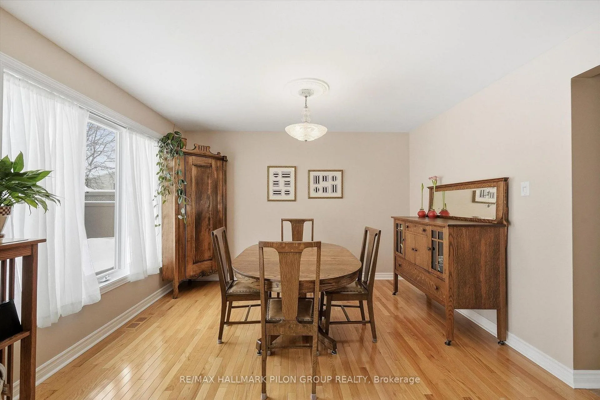 Photo 6 of 6093 Des Treflieres Gardens, Ottawa, Chapel Hill — HOMEH