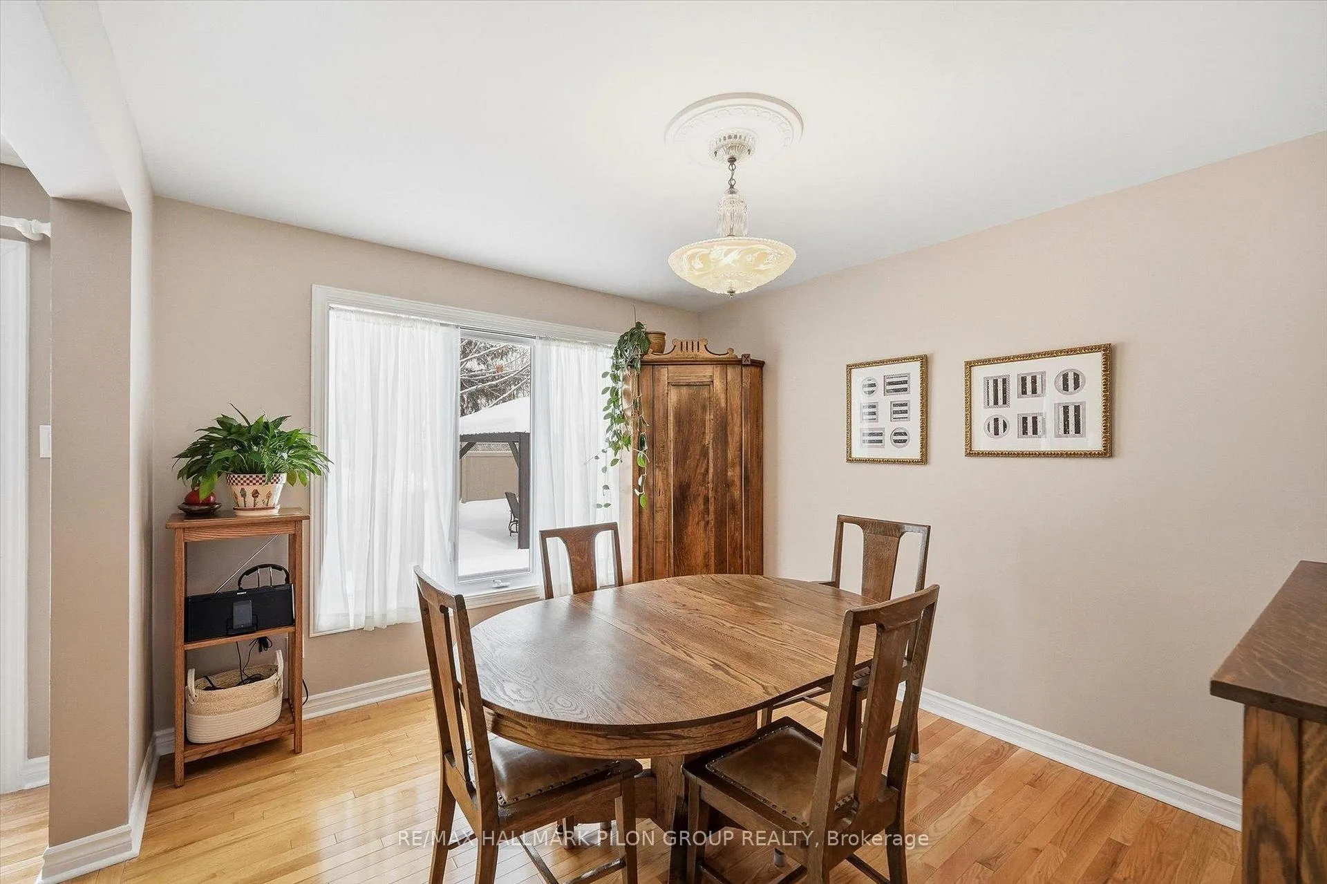 Photo 7 of 6093 Des Treflieres Gardens, Ottawa, Chapel Hill — HOMEH