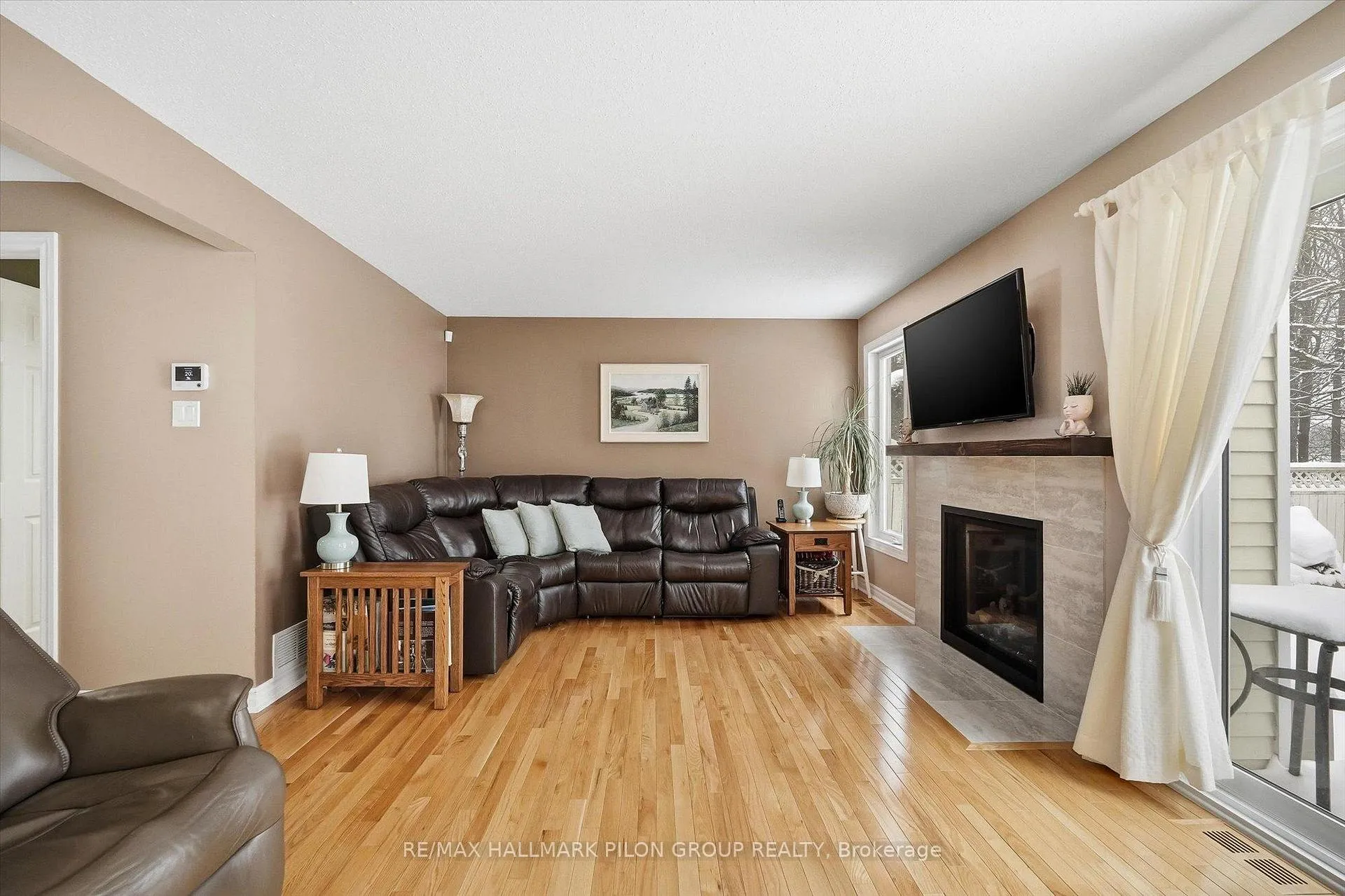Photo 8 of 6093 Des Treflieres Gardens, Ottawa, Chapel Hill — HOMEH