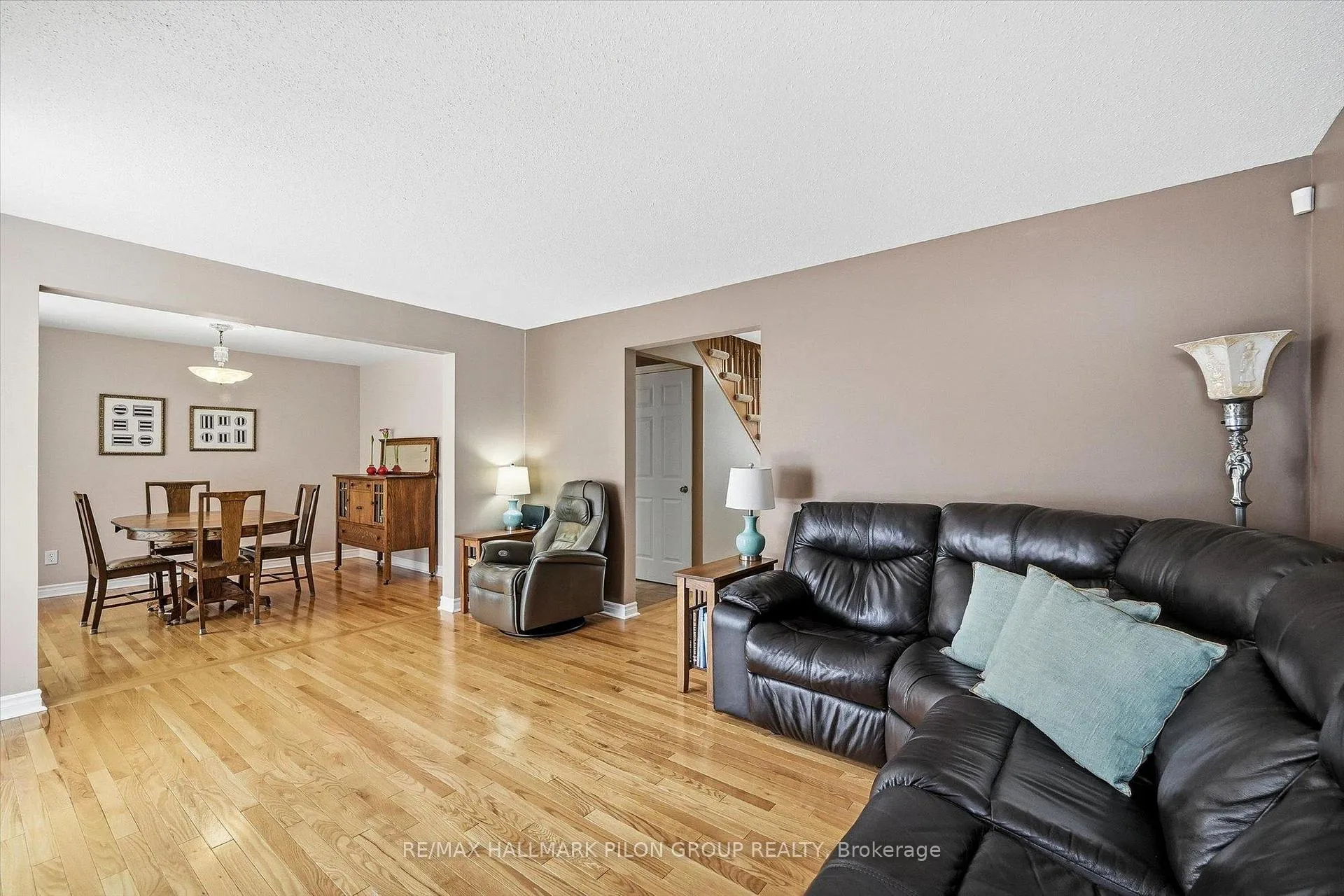 Photo 9 of 6093 Des Treflieres Gardens, Ottawa, Chapel Hill — HOMEH