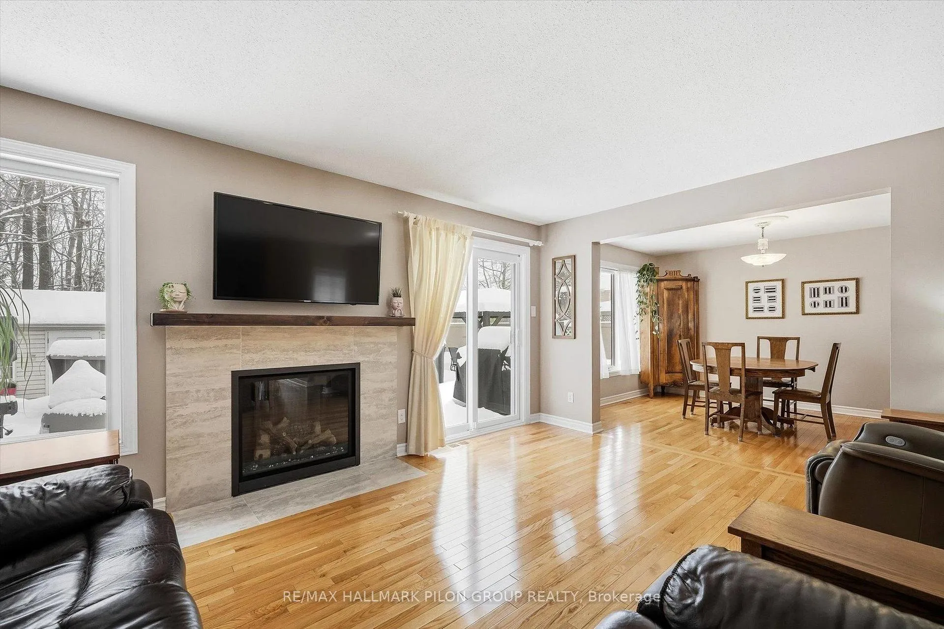 Photo 10 of 6093 Des Treflieres Gardens, Ottawa, Chapel Hill — HOMEH