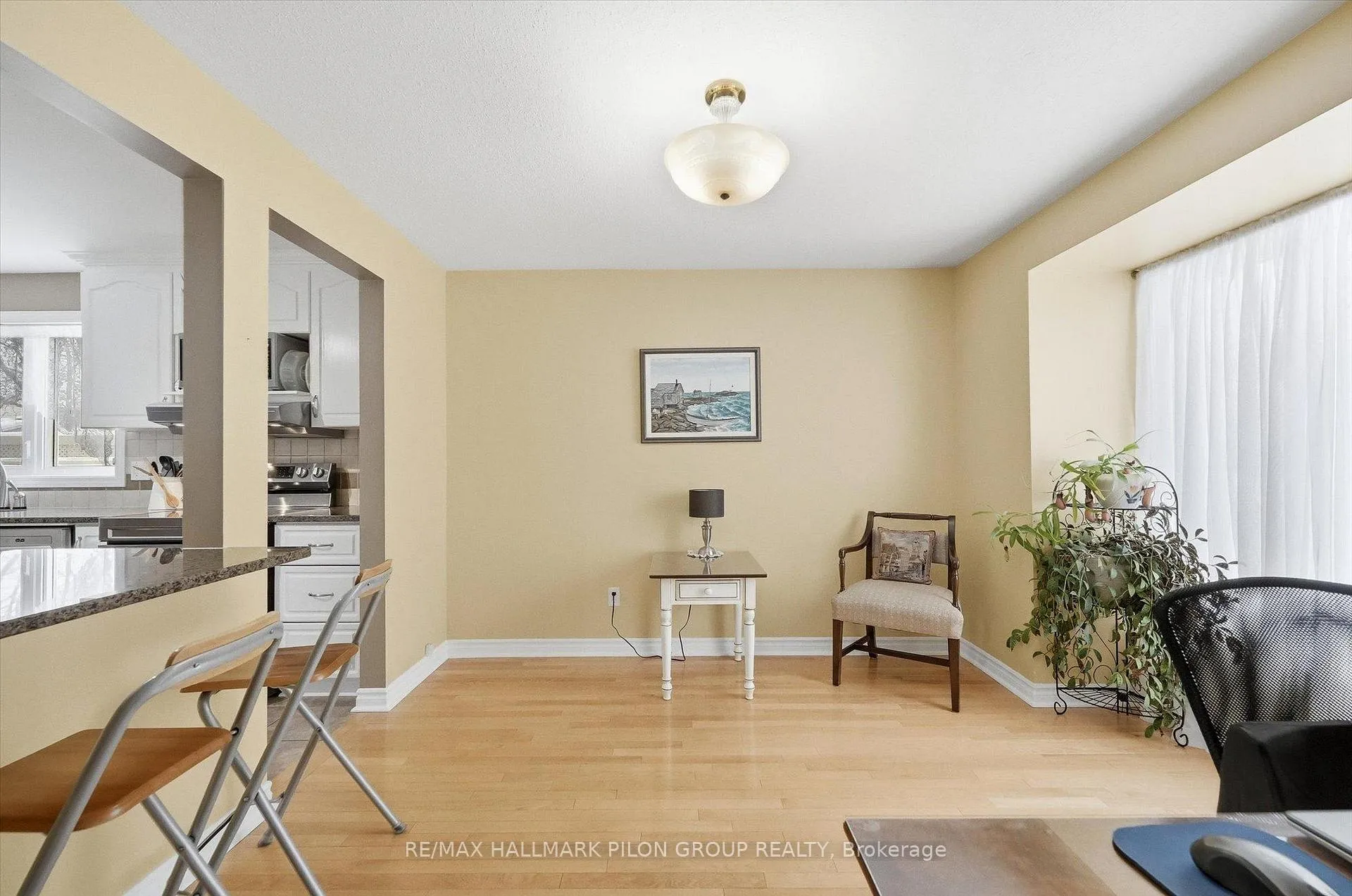 Photo 11 of 6093 Des Treflieres Gardens, Ottawa, Chapel Hill — HOMEH