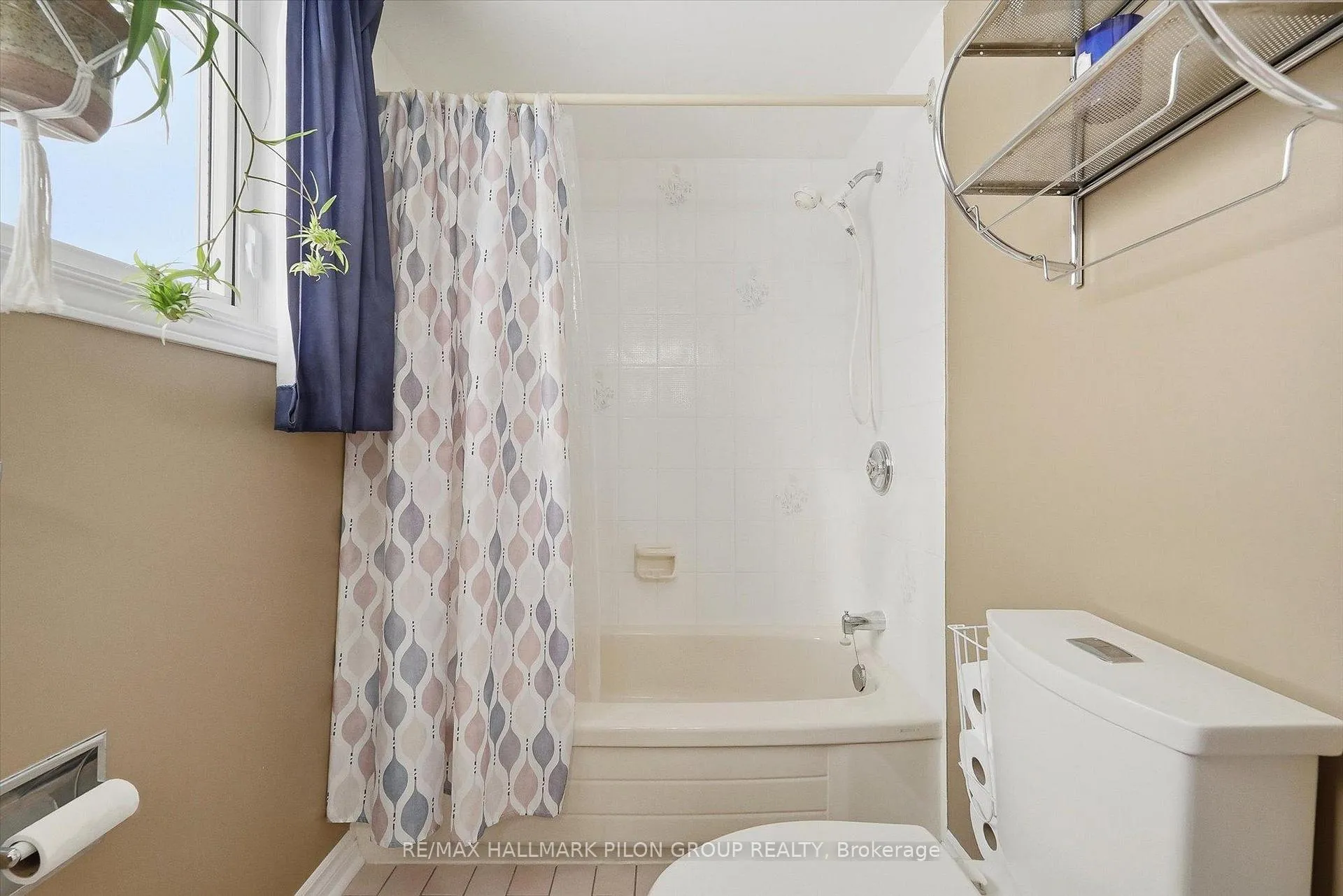 Photo 18 of 6093 Des Treflieres Gardens, Ottawa, Chapel Hill — HOMEH