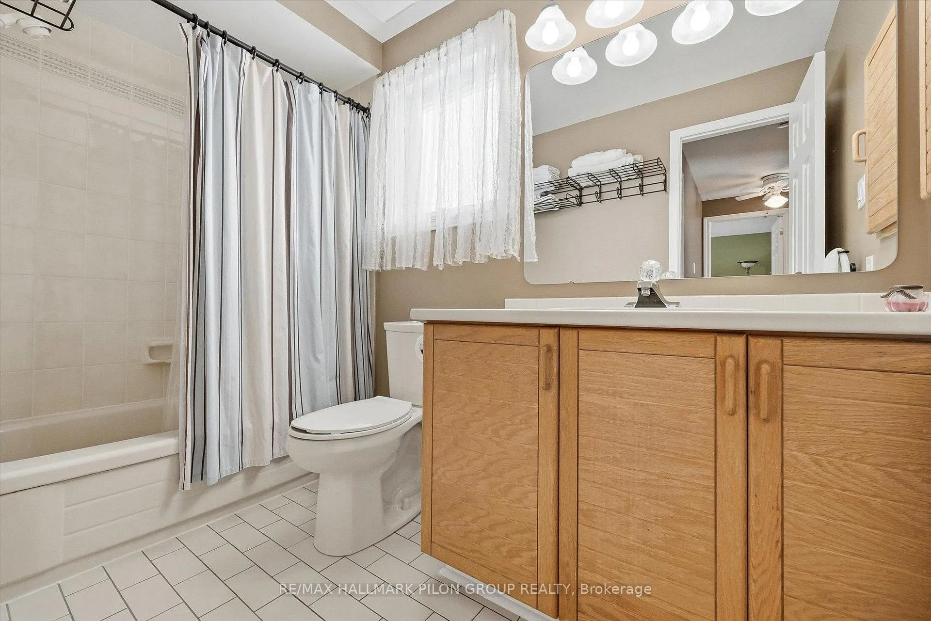 Photo 21 of 6093 Des Treflieres Gardens, Ottawa, Chapel Hill — HOMEH