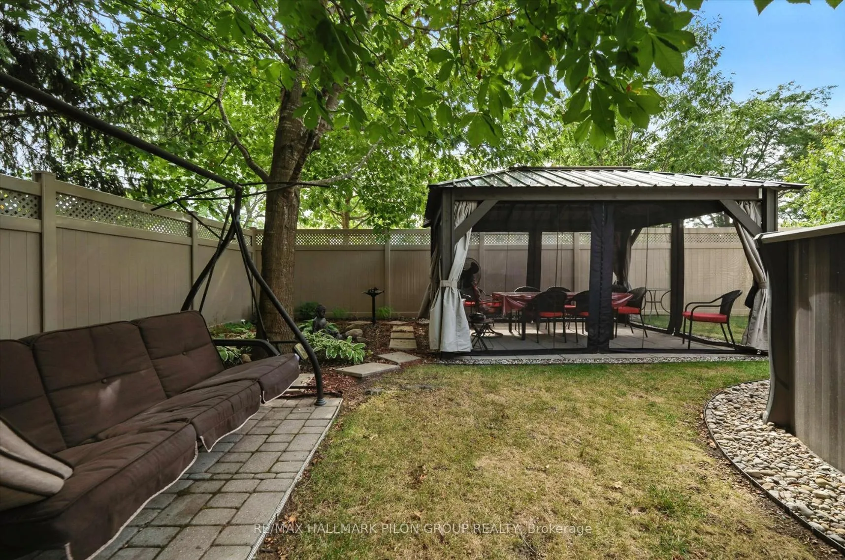 Photo 25 of 6093 Des Treflieres Gardens, Ottawa, Chapel Hill — HOMEH