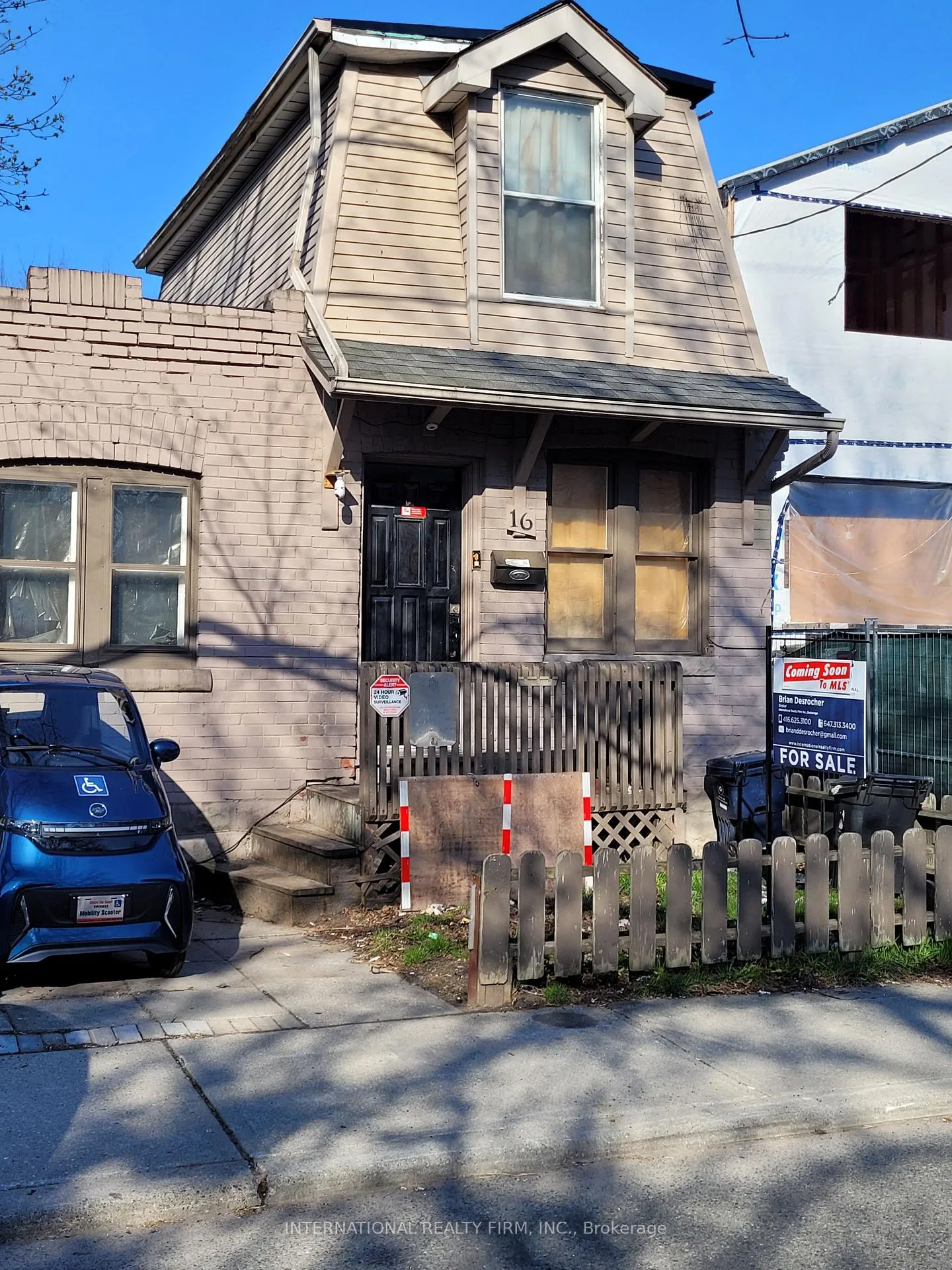 Photo 3 of 16 Uxbridge Avenue, Toronto, Weston-Pellam Park — HOMEH