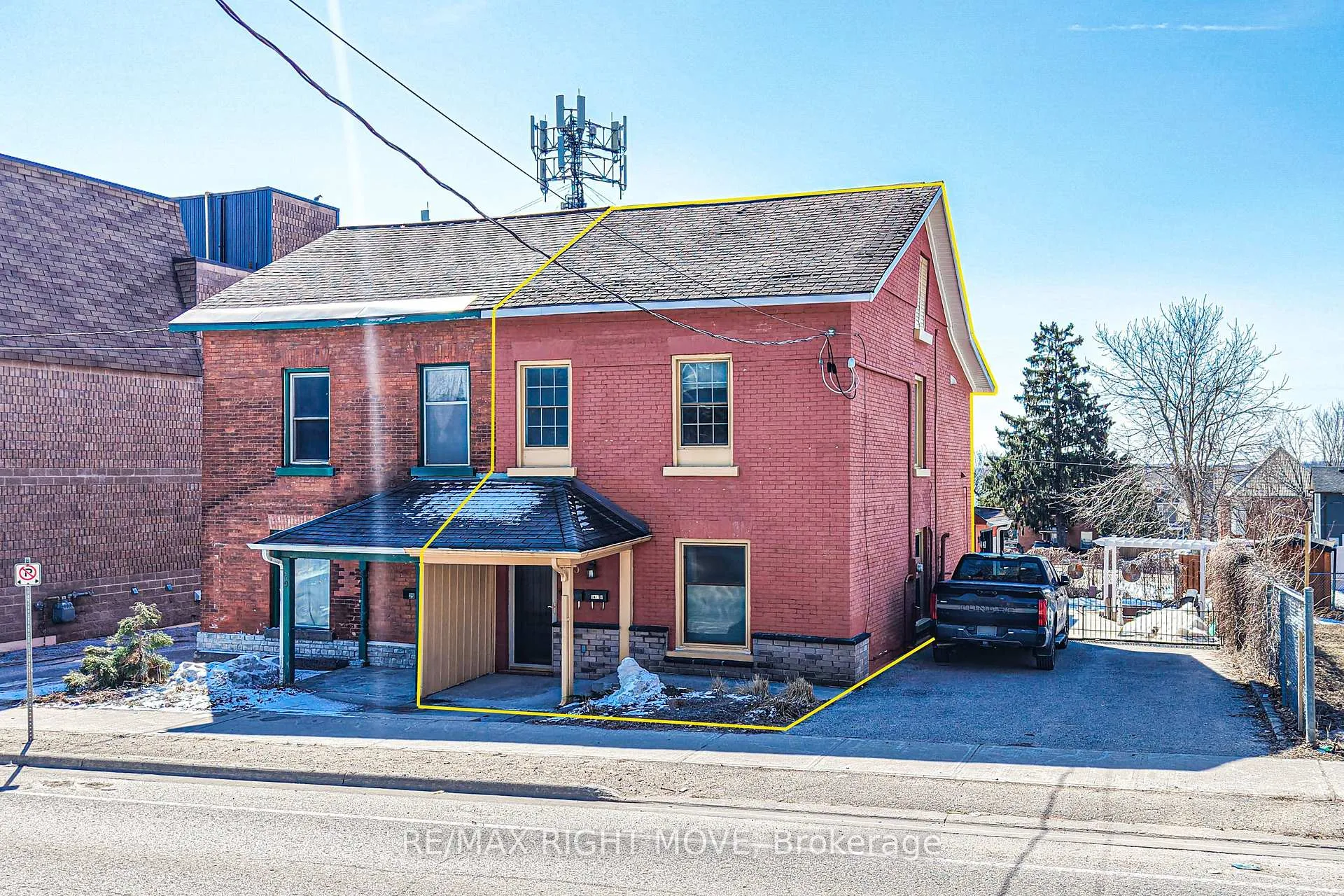 Front of 33 Coldwater Road W