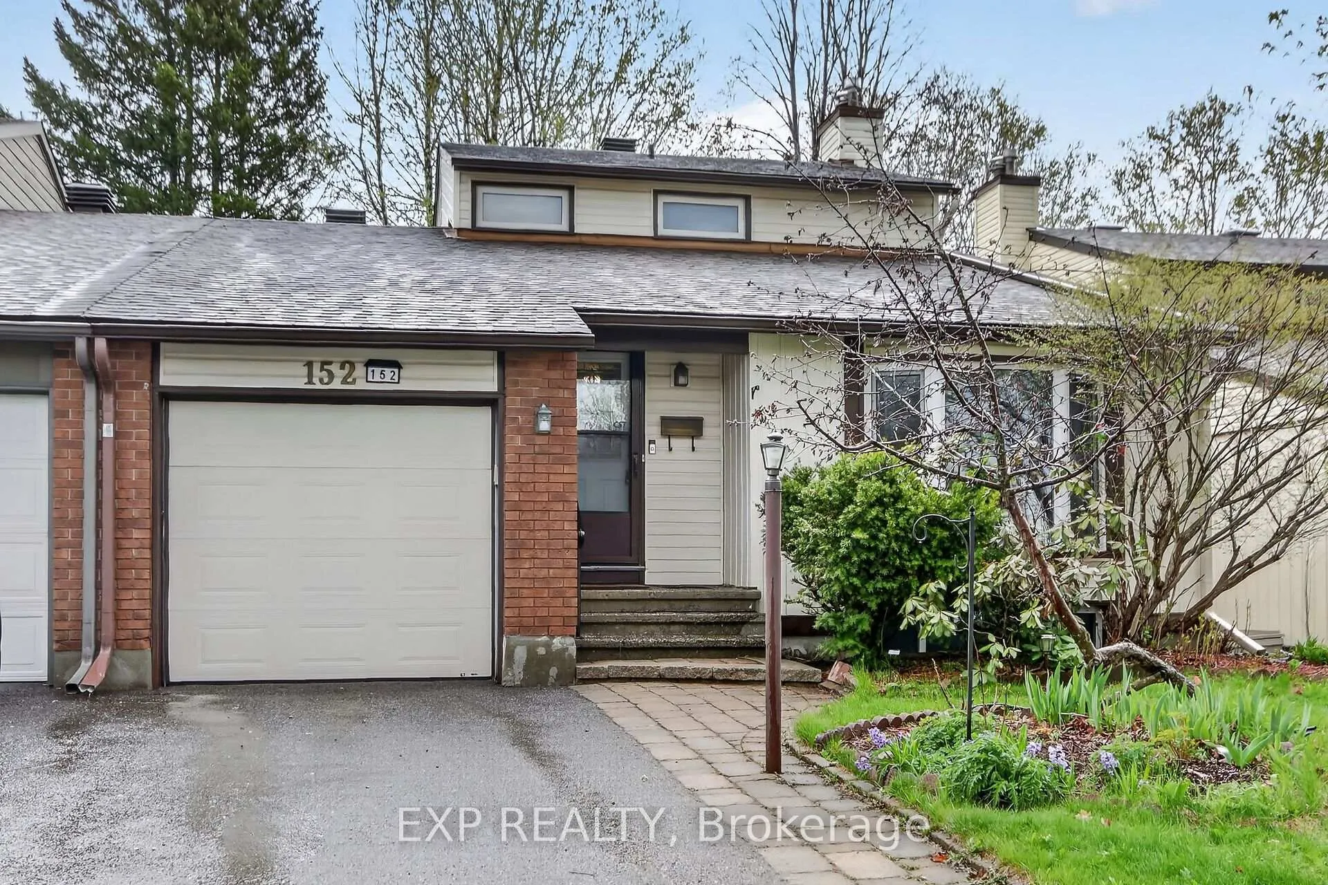 Photo 3 of 152 Burnetts Gr Circle, Ottawa, Barrhaven - Pheasant Run — HOMEH
