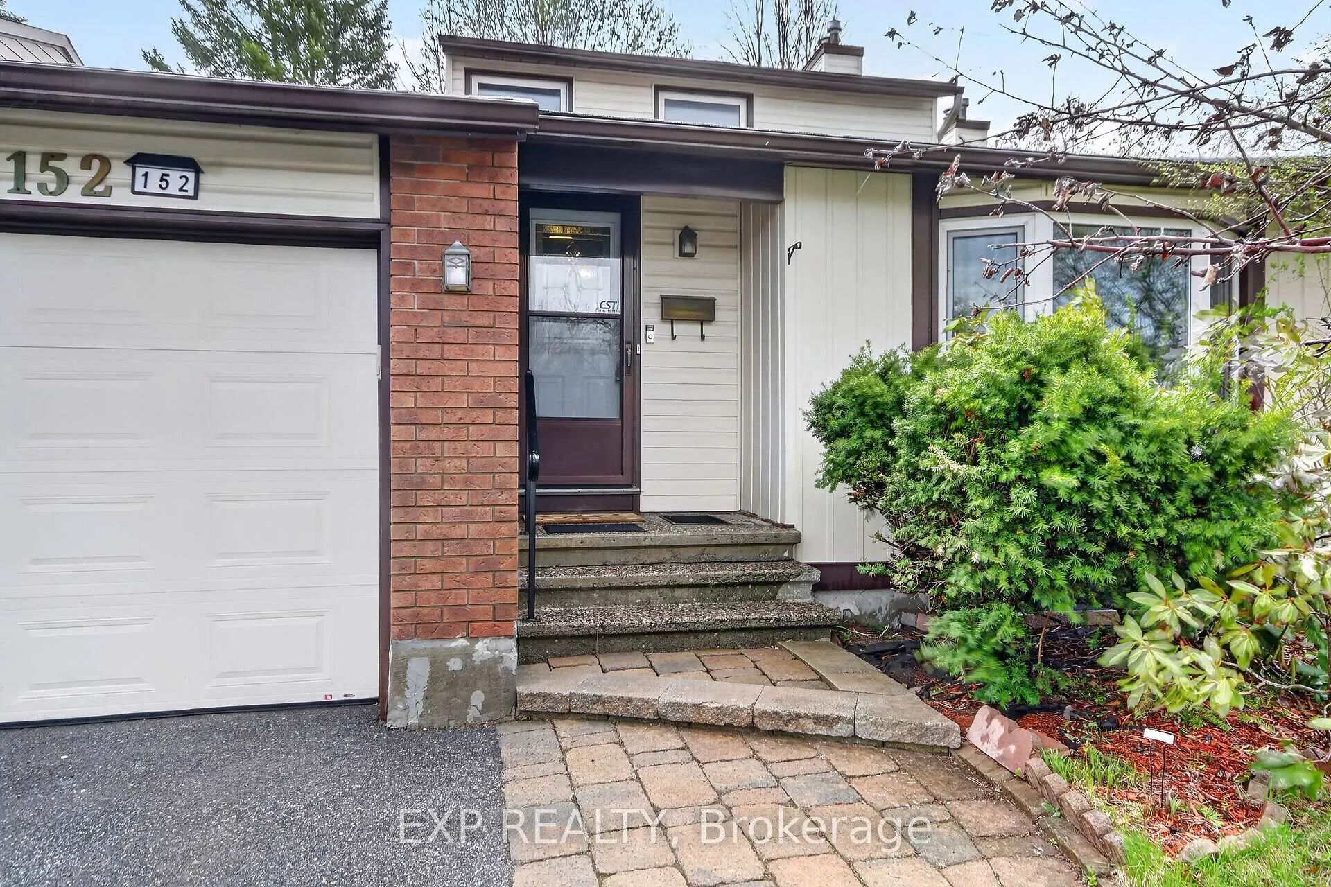 Photo 4 of 152 Burnetts Gr Circle, Ottawa, Barrhaven - Pheasant Run — HOMEH
