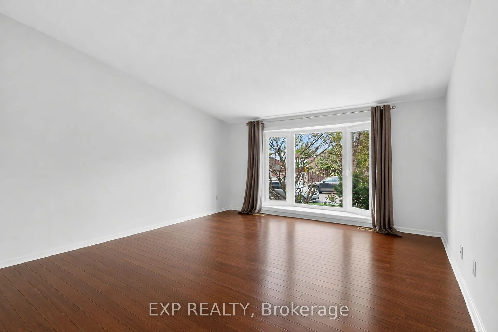 Photo 6 of 152 Burnetts Gr Circle, Ottawa, Barrhaven - Pheasant Run — HOMEH