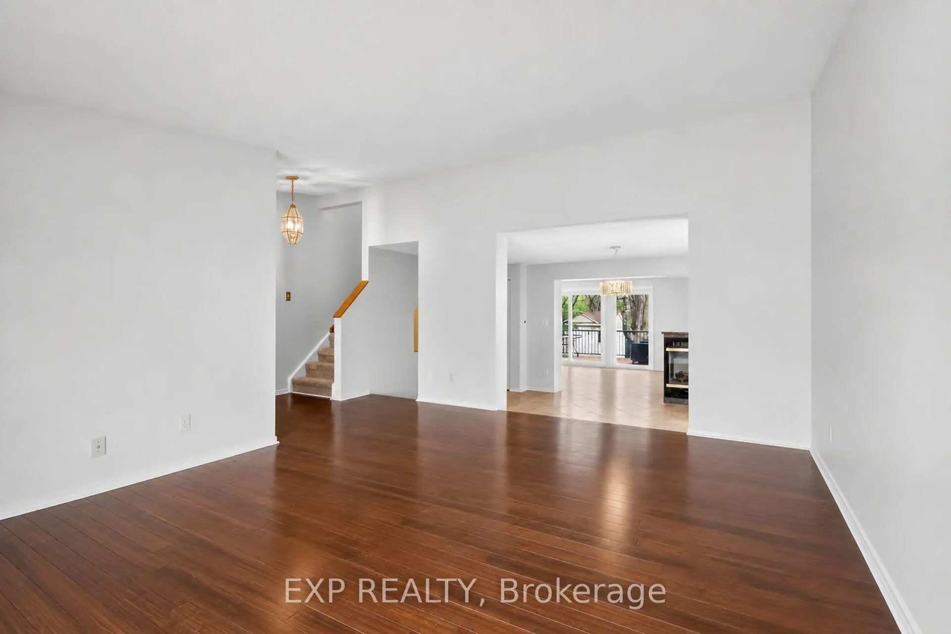 Photo 7 of 152 Burnetts Gr Circle, Ottawa, Barrhaven - Pheasant Run — HOMEH