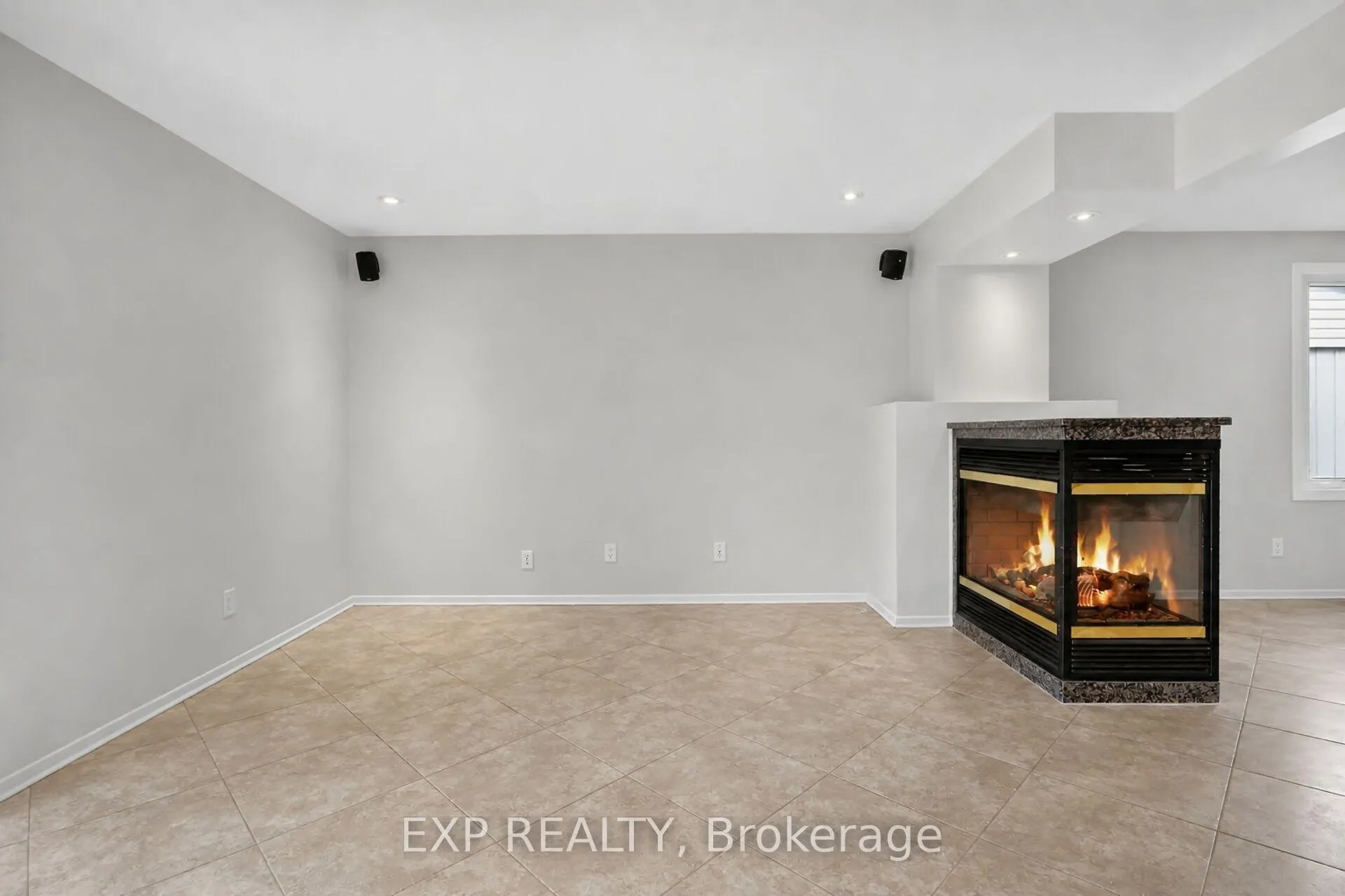 Photo 9 of 152 Burnetts Gr Circle, Ottawa, Barrhaven - Pheasant Run — HOMEH