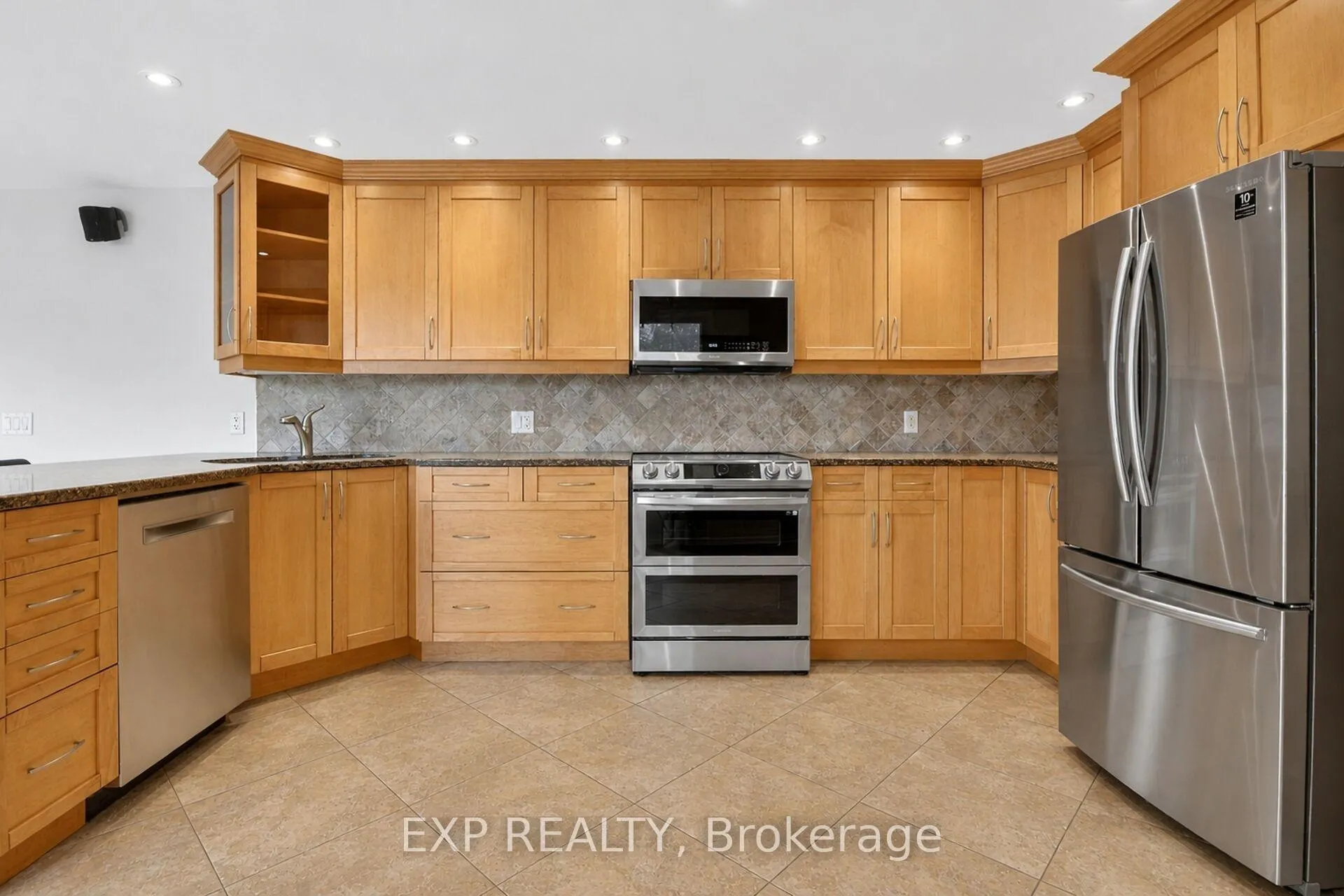Photo 17 of 152 Burnetts Gr Circle, Ottawa, Barrhaven - Pheasant Run — HOMEH
