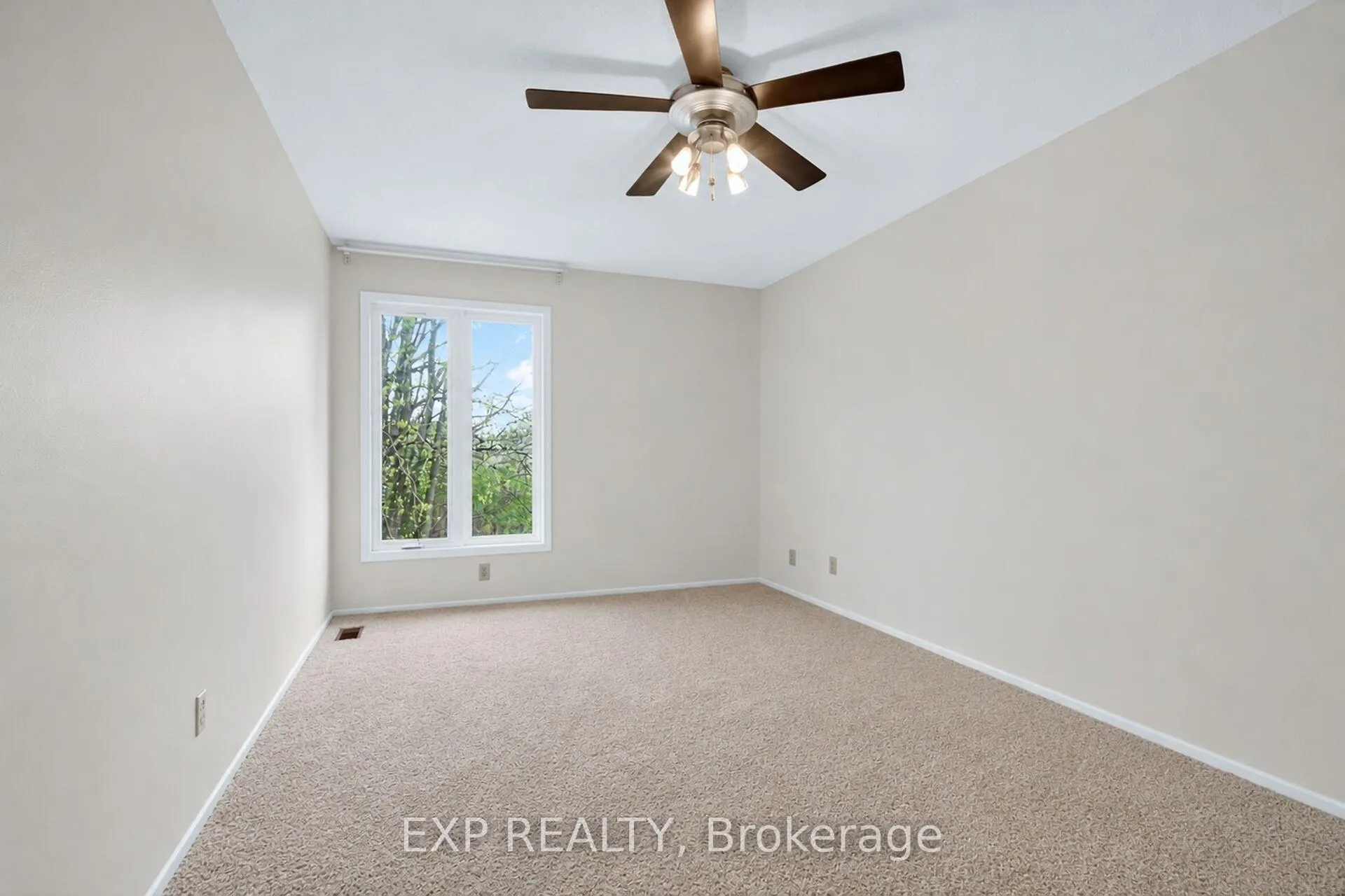 Photo 18 of 152 Burnetts Gr Circle, Ottawa, Barrhaven - Pheasant Run — HOMEH