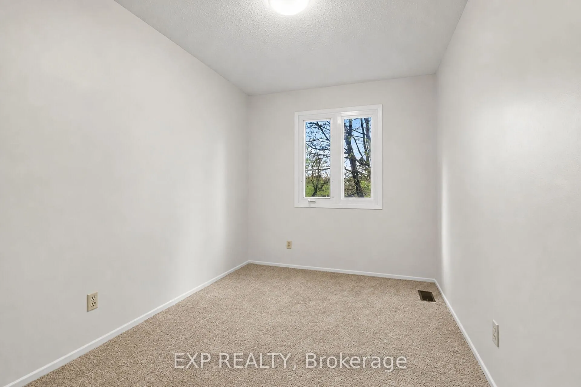 Photo 20 of 152 Burnetts Gr Circle, Ottawa, Barrhaven - Pheasant Run — HOMEH