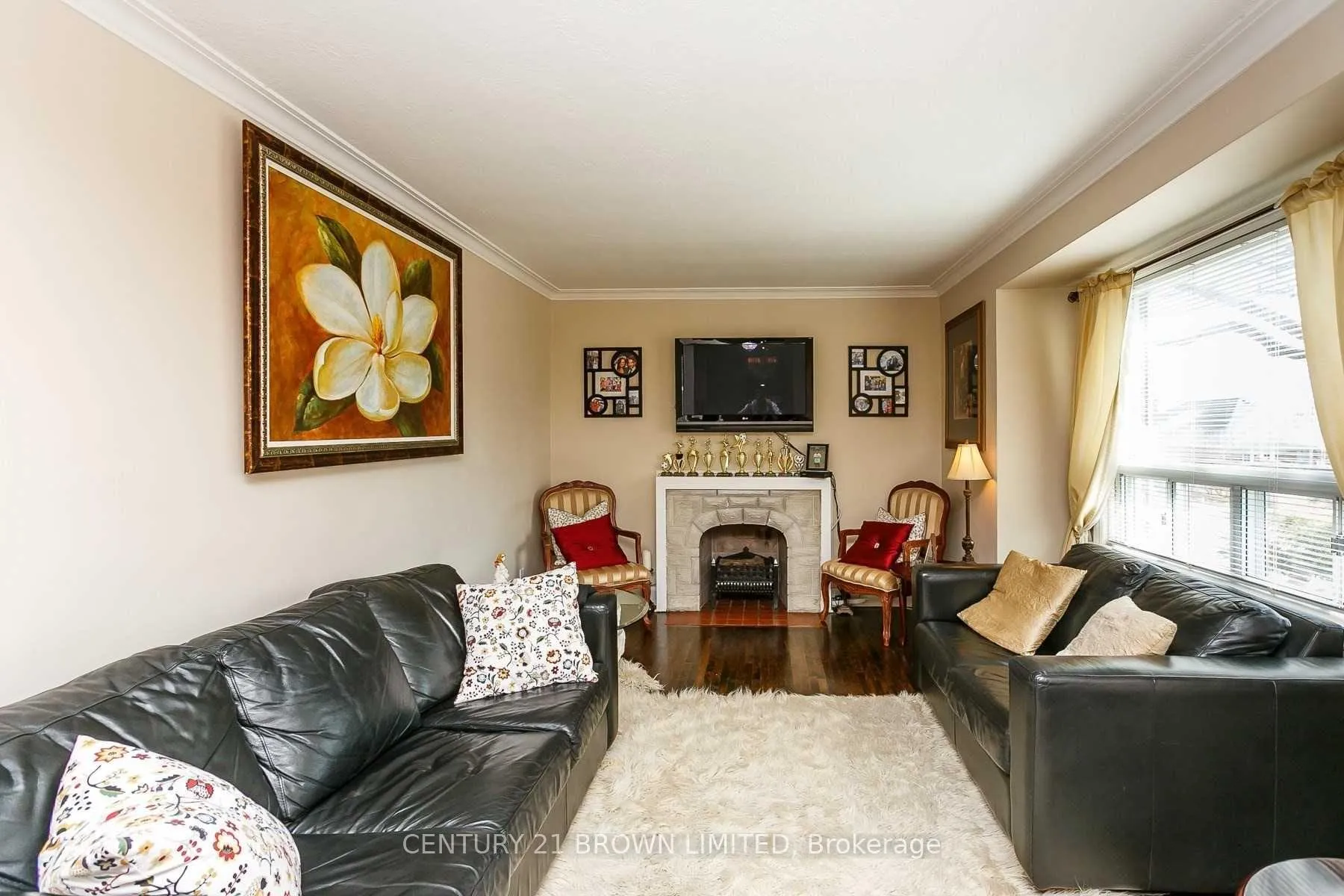 Photo 3 of 30 Parker Avenue, Etobicoke, Stonegate-Queensway — HOMEH
