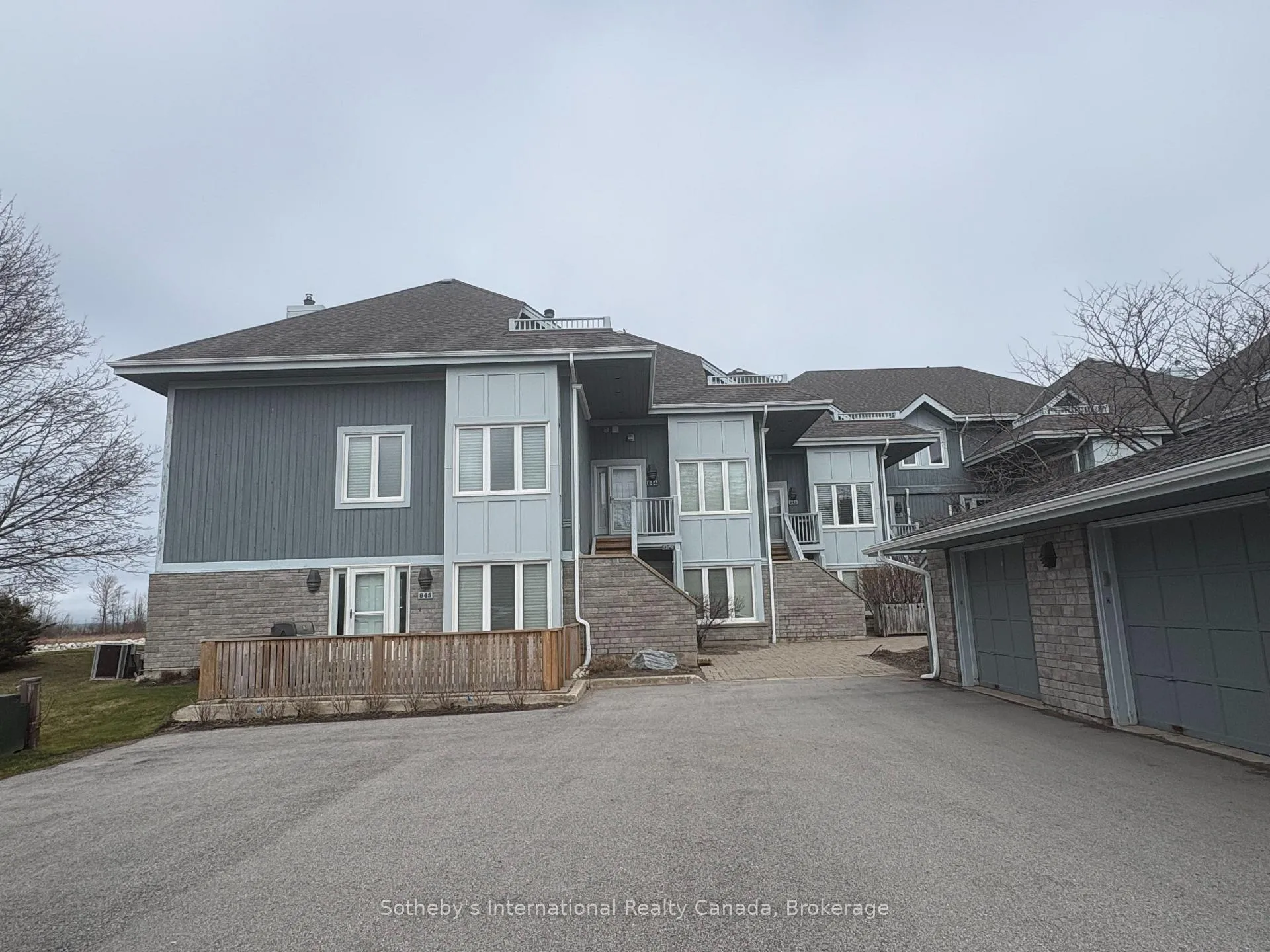 Photo 2 of 843 Suncrest Circle, Collingwood — HOMEH