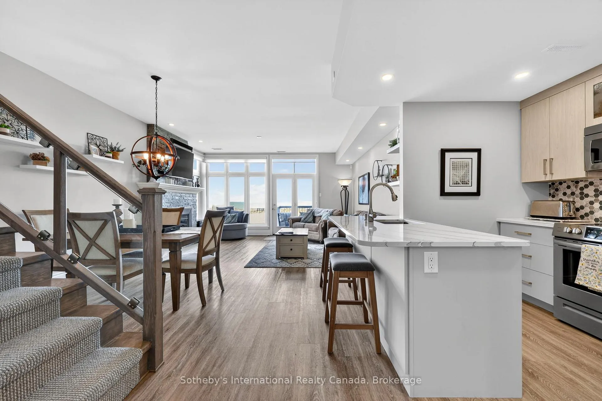 Photo 6 of 843 Suncrest Circle, Collingwood — HOMEH