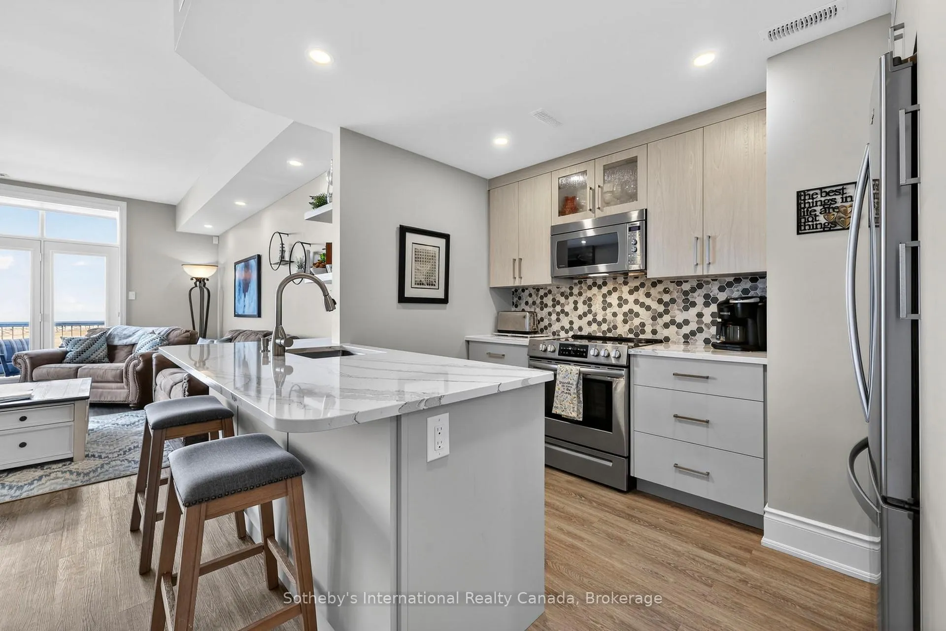 Photo 7 of 843 Suncrest Circle, Collingwood — HOMEH
