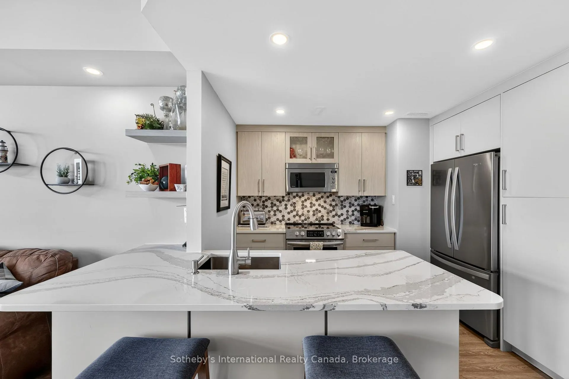 Photo 8 of 843 Suncrest Circle, Collingwood — HOMEH