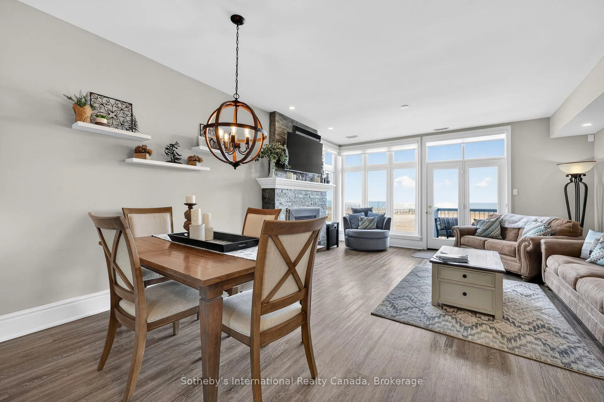 Photo 9 of 843 Suncrest Circle, Collingwood — HOMEH