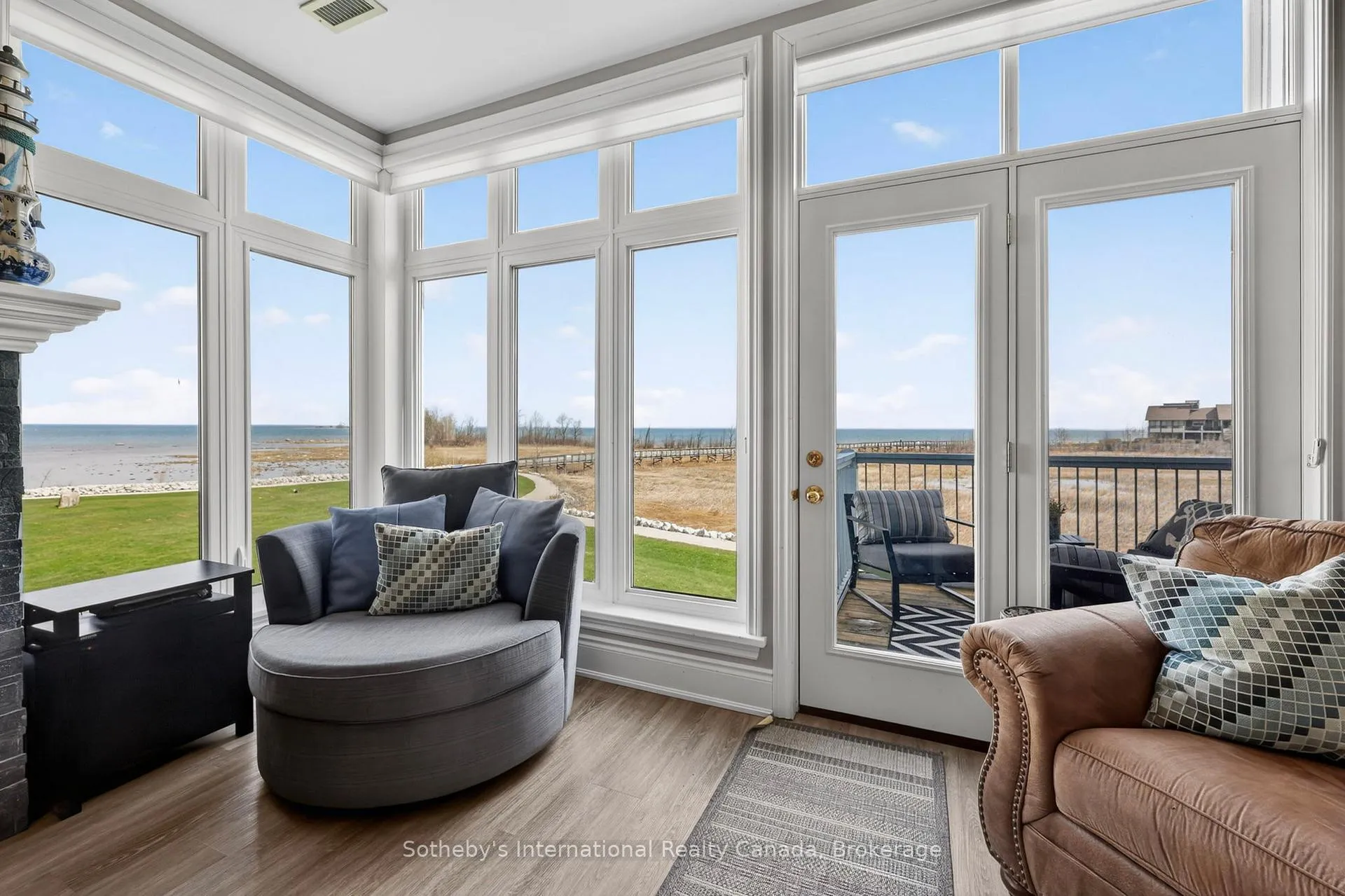 Photo 11 of 843 Suncrest Circle, Collingwood — HOMEH
