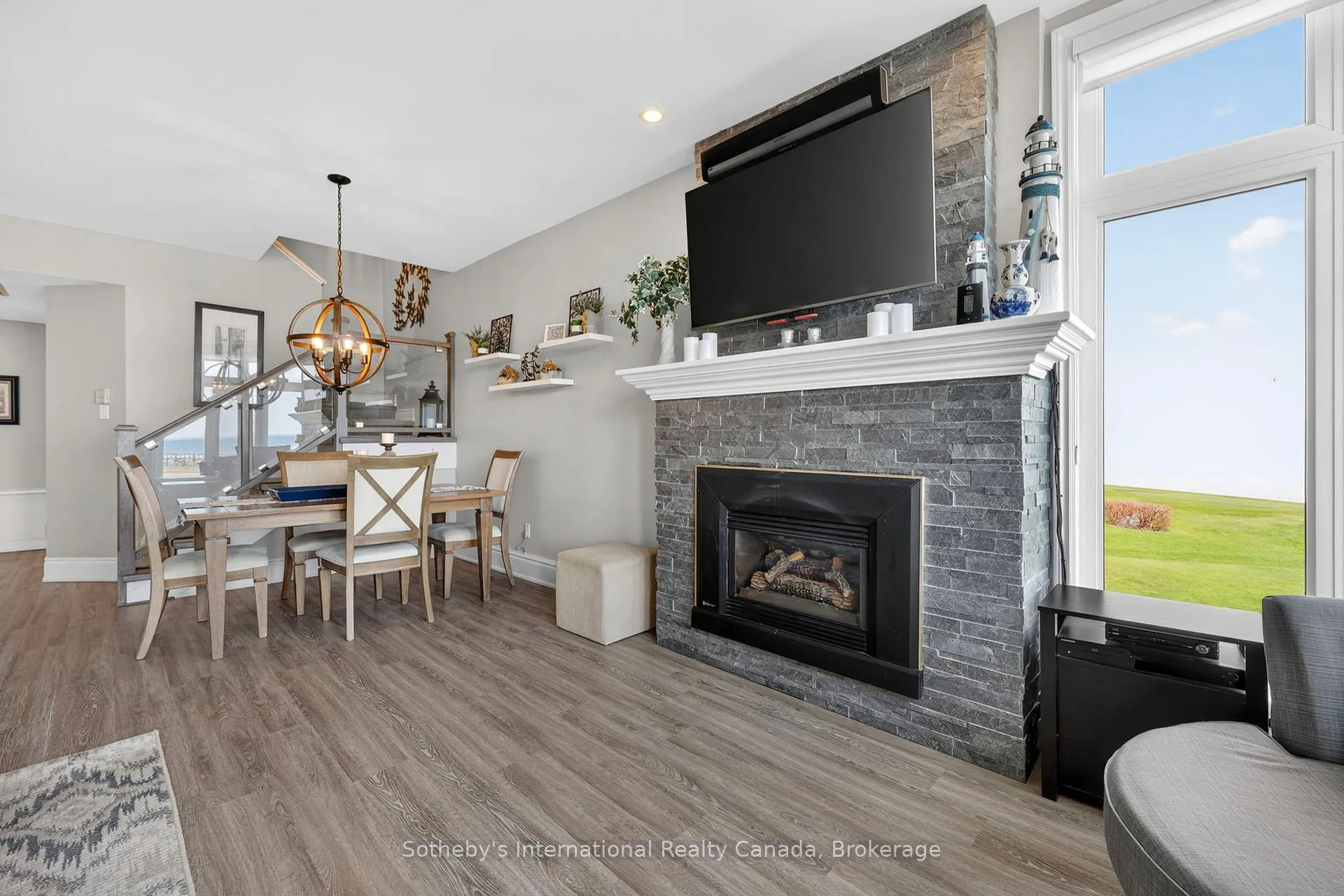 Photo 12 of 843 Suncrest Circle, Collingwood — HOMEH