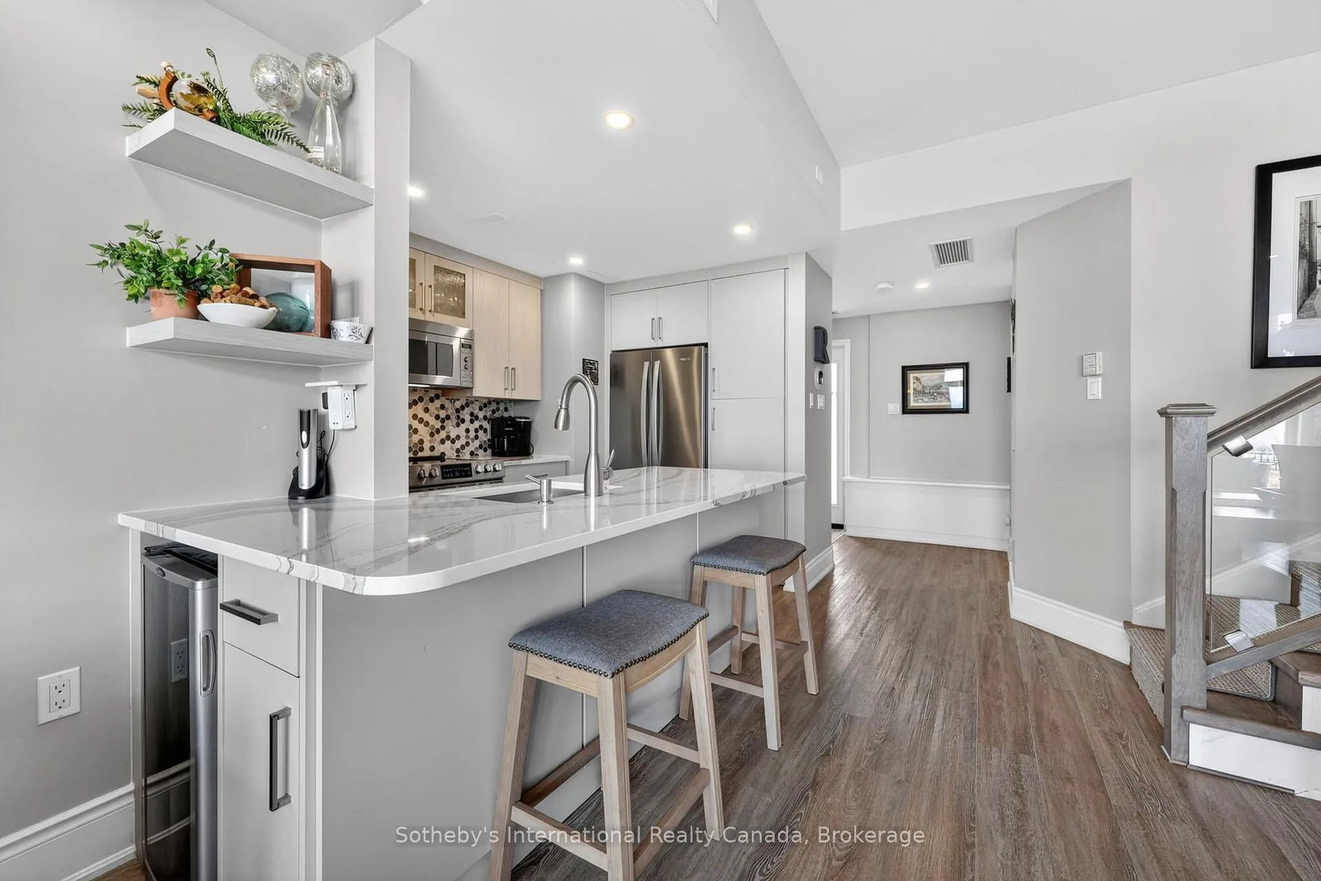 Photo 13 of 843 Suncrest Circle, Collingwood — HOMEH