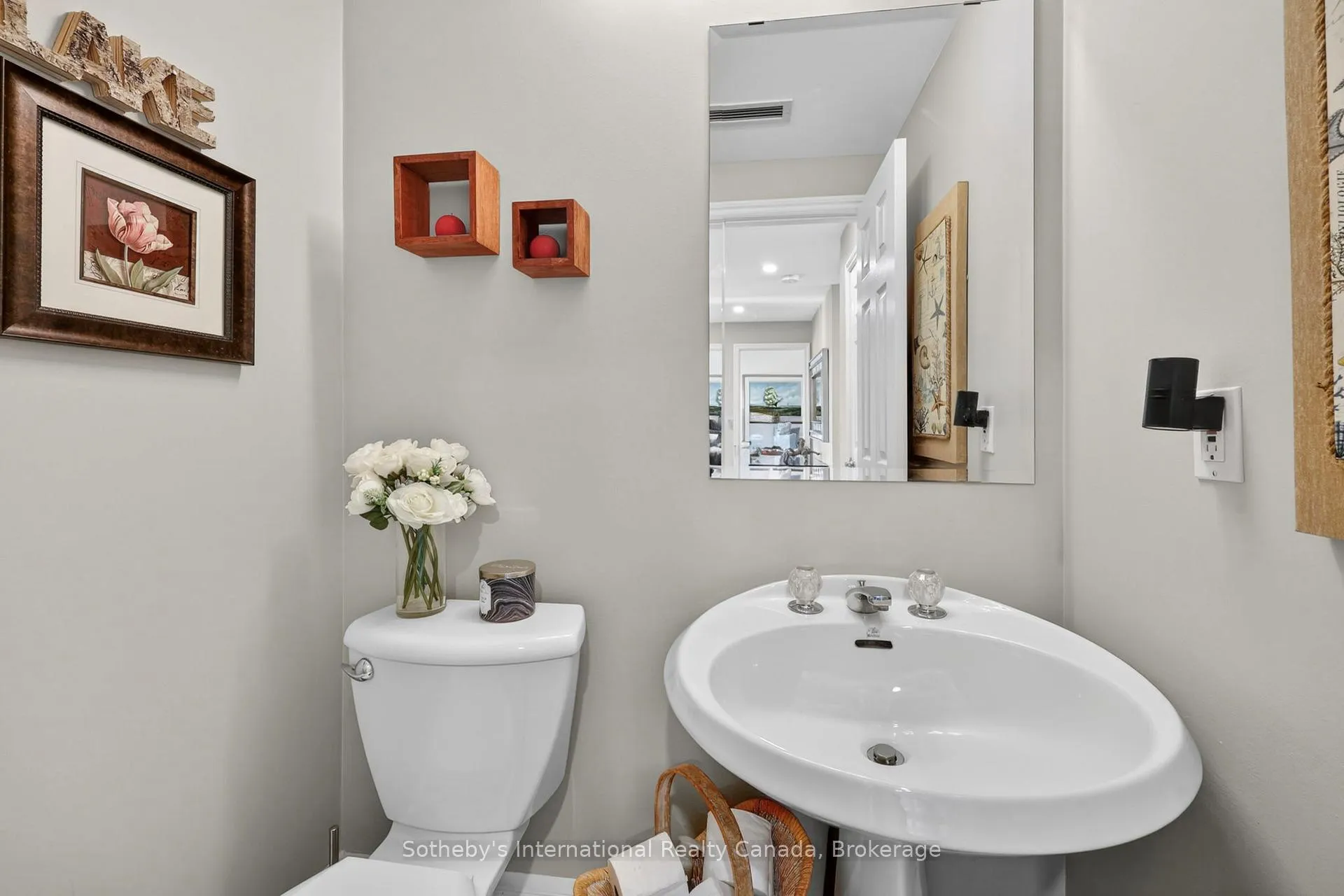 Photo 14 of 843 Suncrest Circle, Collingwood — HOMEH