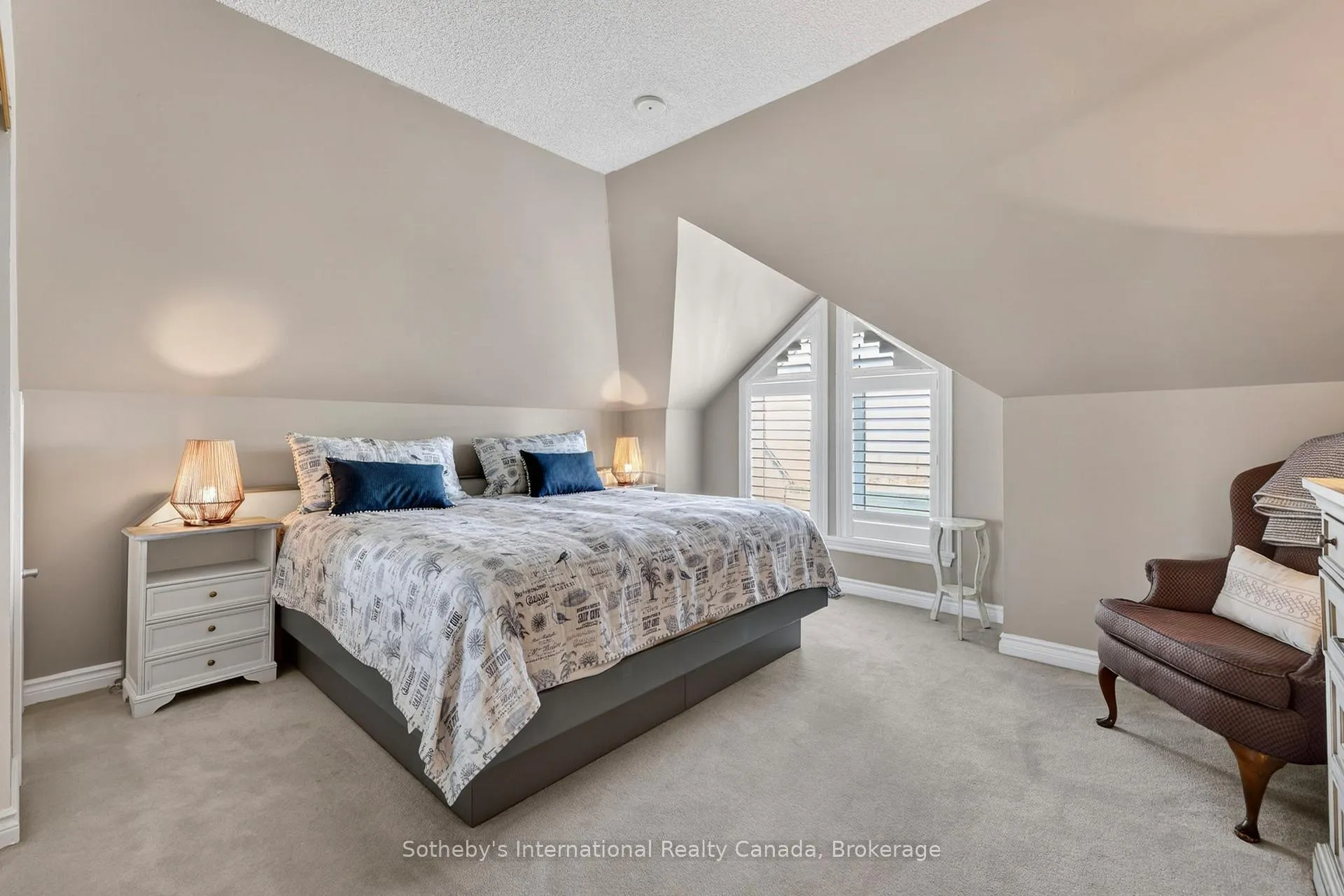 Photo 15 of 843 Suncrest Circle, Collingwood — HOMEH