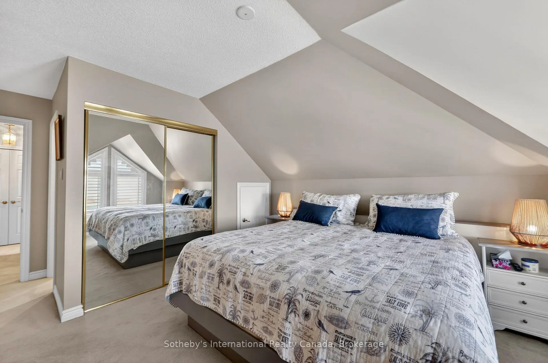 Photo 16 of 843 Suncrest Circle, Collingwood — HOMEH