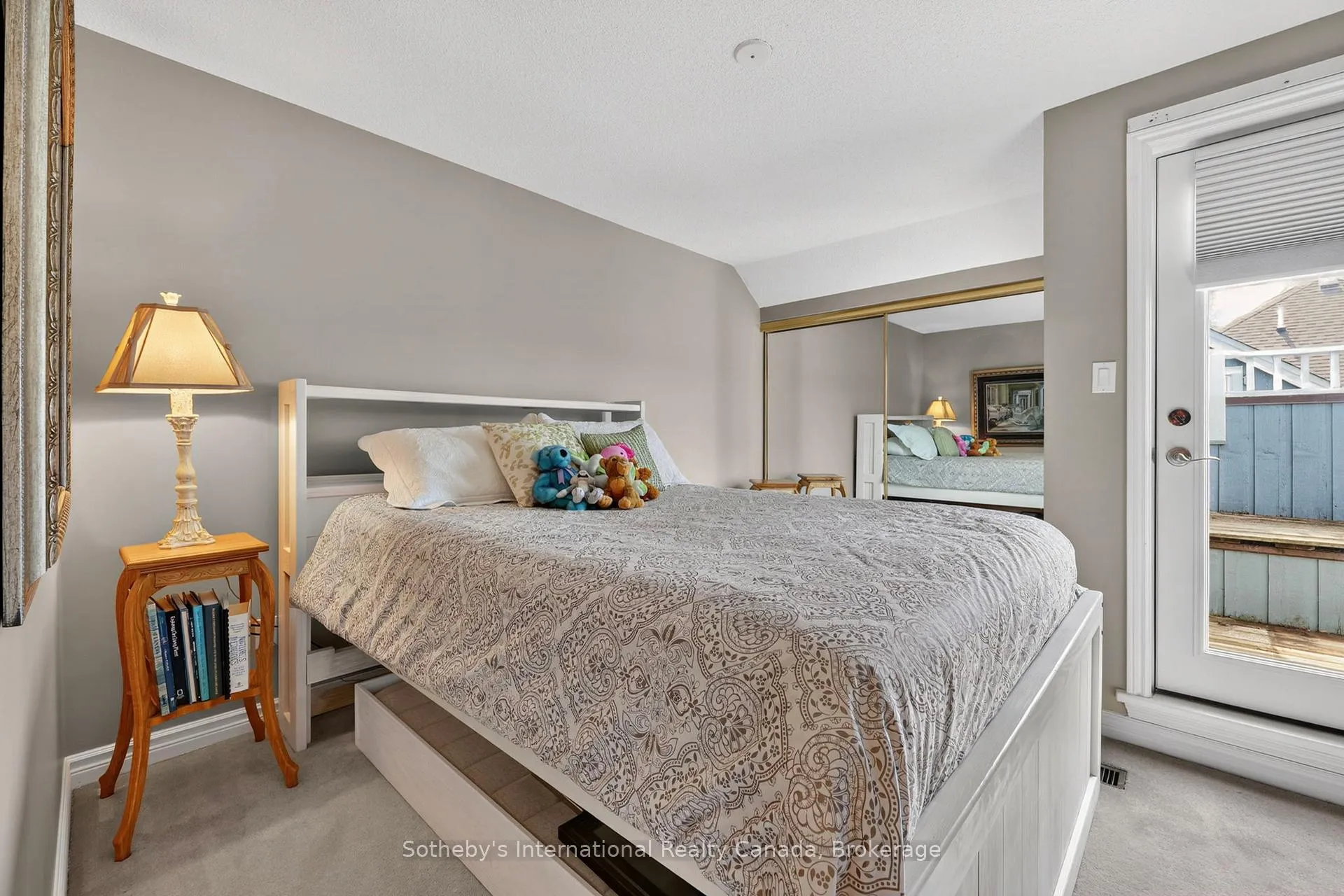 Photo 18 of 843 Suncrest Circle, Collingwood — HOMEH