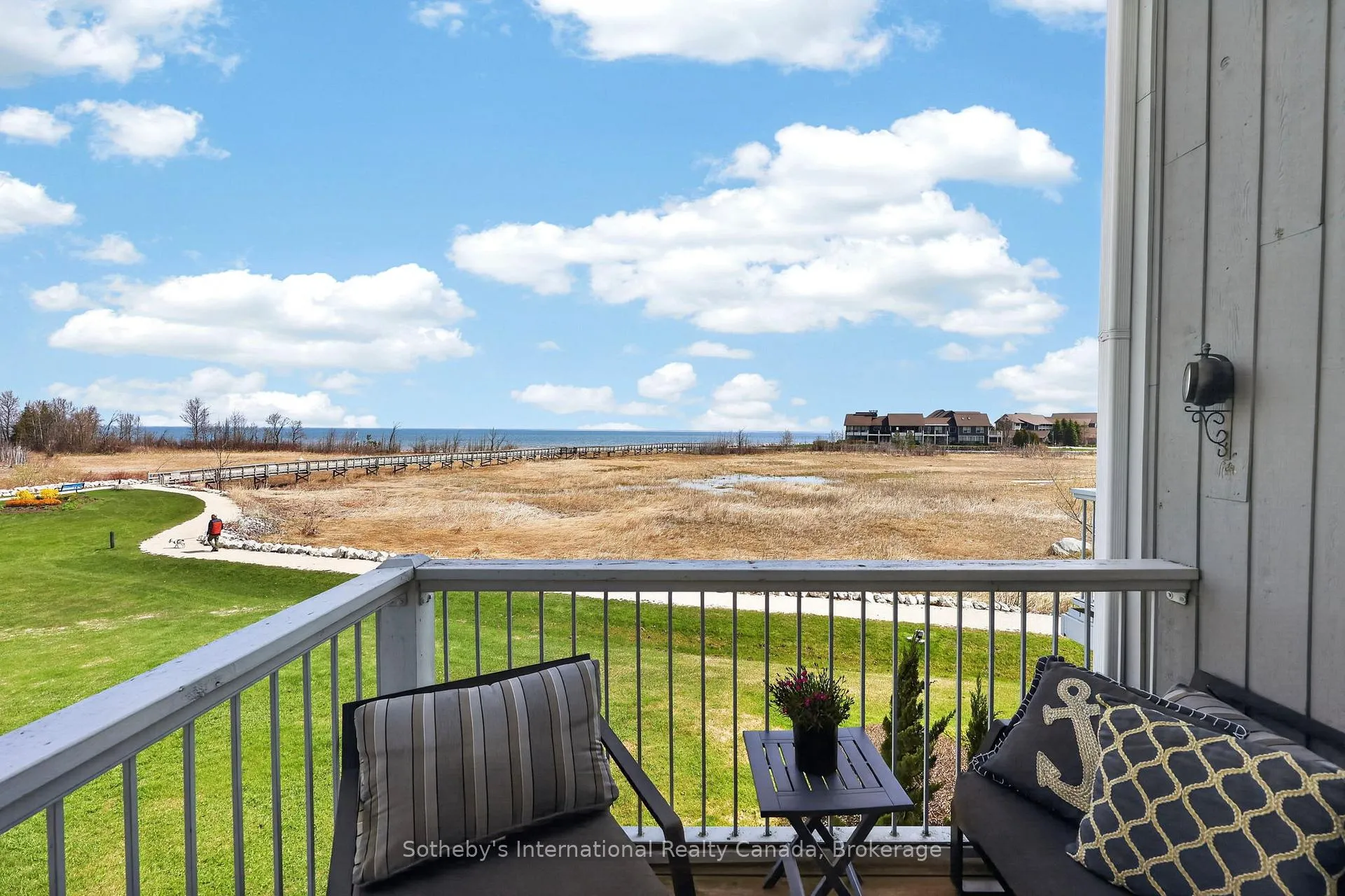 Photo 22 of 843 Suncrest Circle, Collingwood — HOMEH