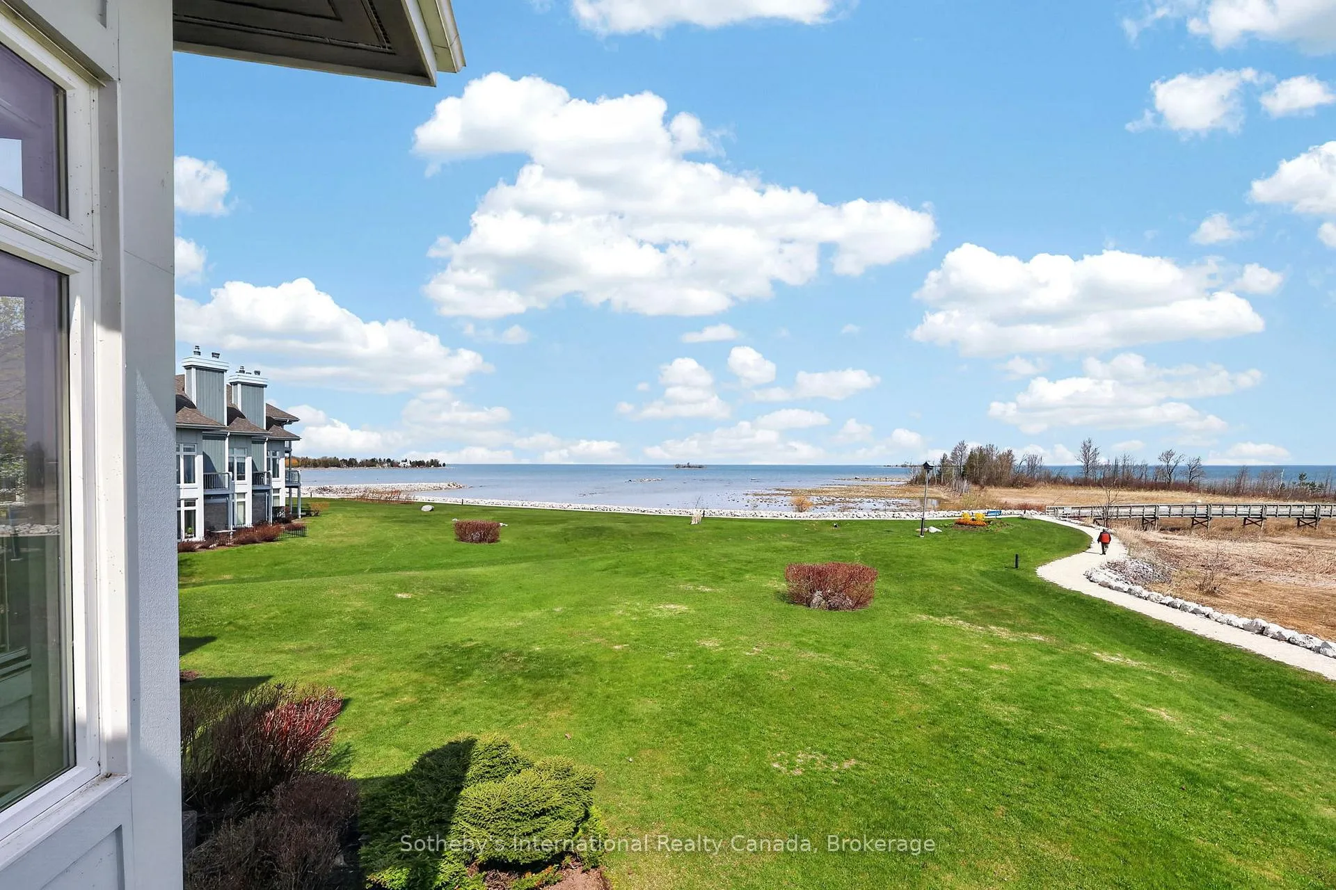 Photo 24 of 843 Suncrest Circle, Collingwood — HOMEH