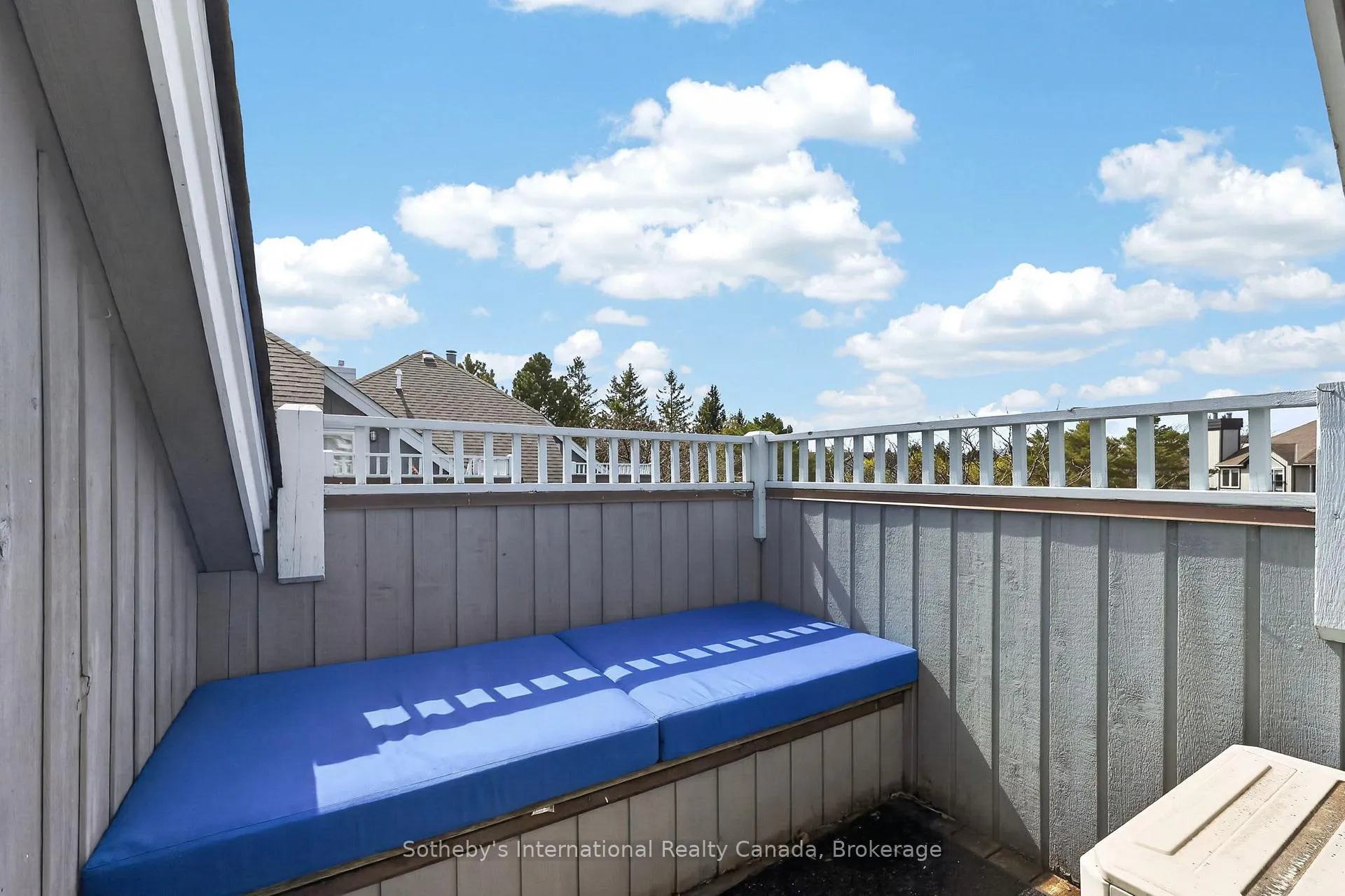 Photo 30 of 843 Suncrest Circle, Collingwood — HOMEH