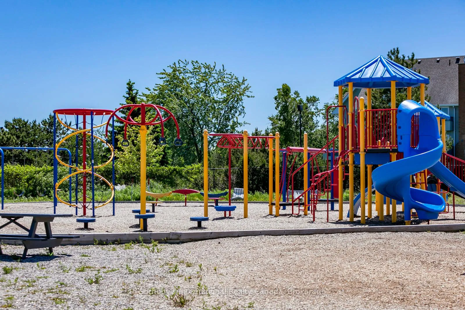 Photo 39 of 843 Suncrest Circle, Collingwood — HOMEH